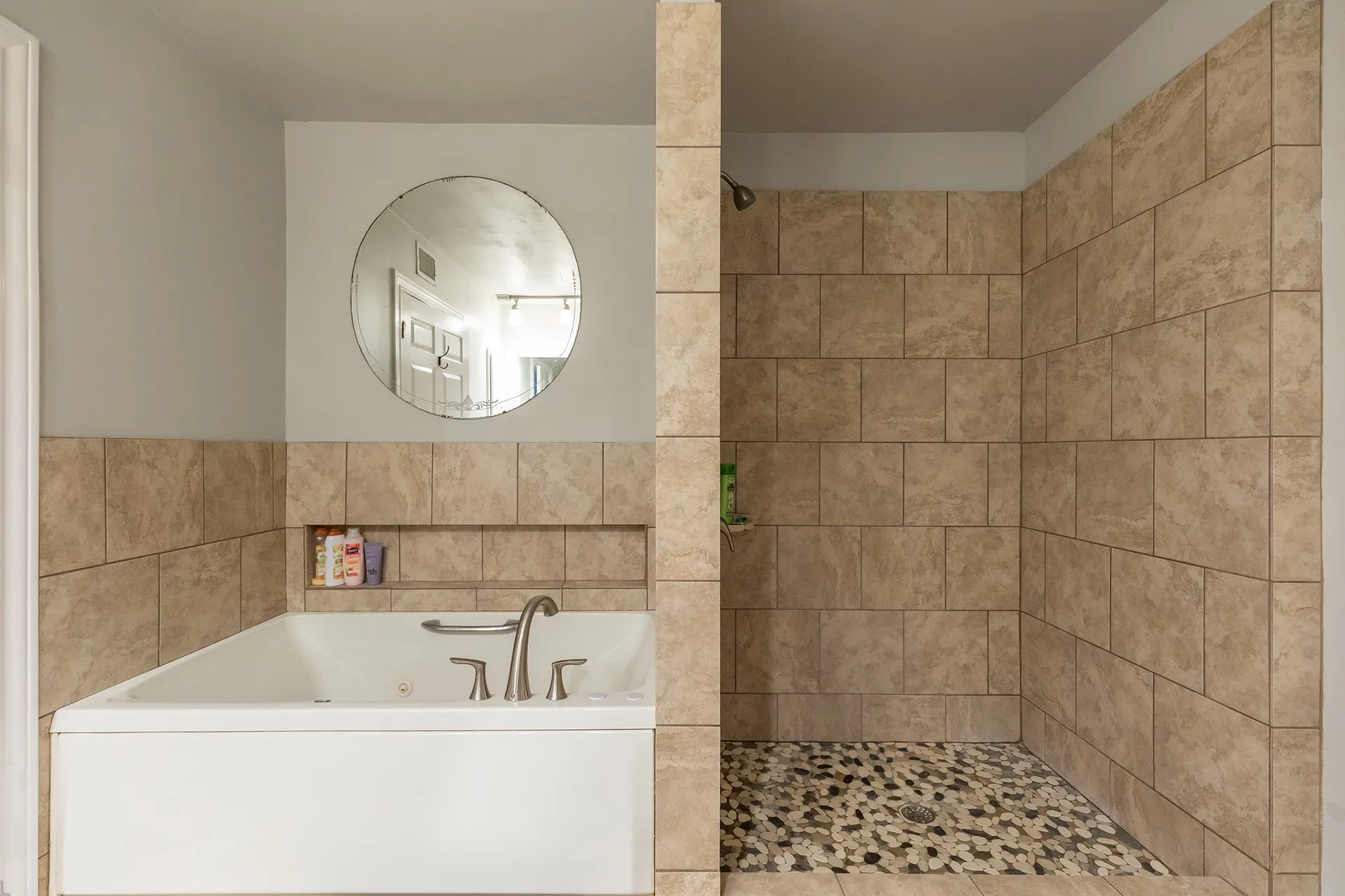 Single Family Residence For Sale in Taylor County , 1102 Oldham Lane, Abilene, Texas 79602, 5 Bedroom, 4 Bathroom, 4 Garage spaces, 4,742 Sqft, built in 1941, mls#21368999, Real Estate Agent in Abilene, Homes For Sale in Taylor county, Homes For Sale in Abilene, Realtor in Abilene Texas, Real Estate Brokerage Independent Realty Texas, Luminita Cordes Realtor