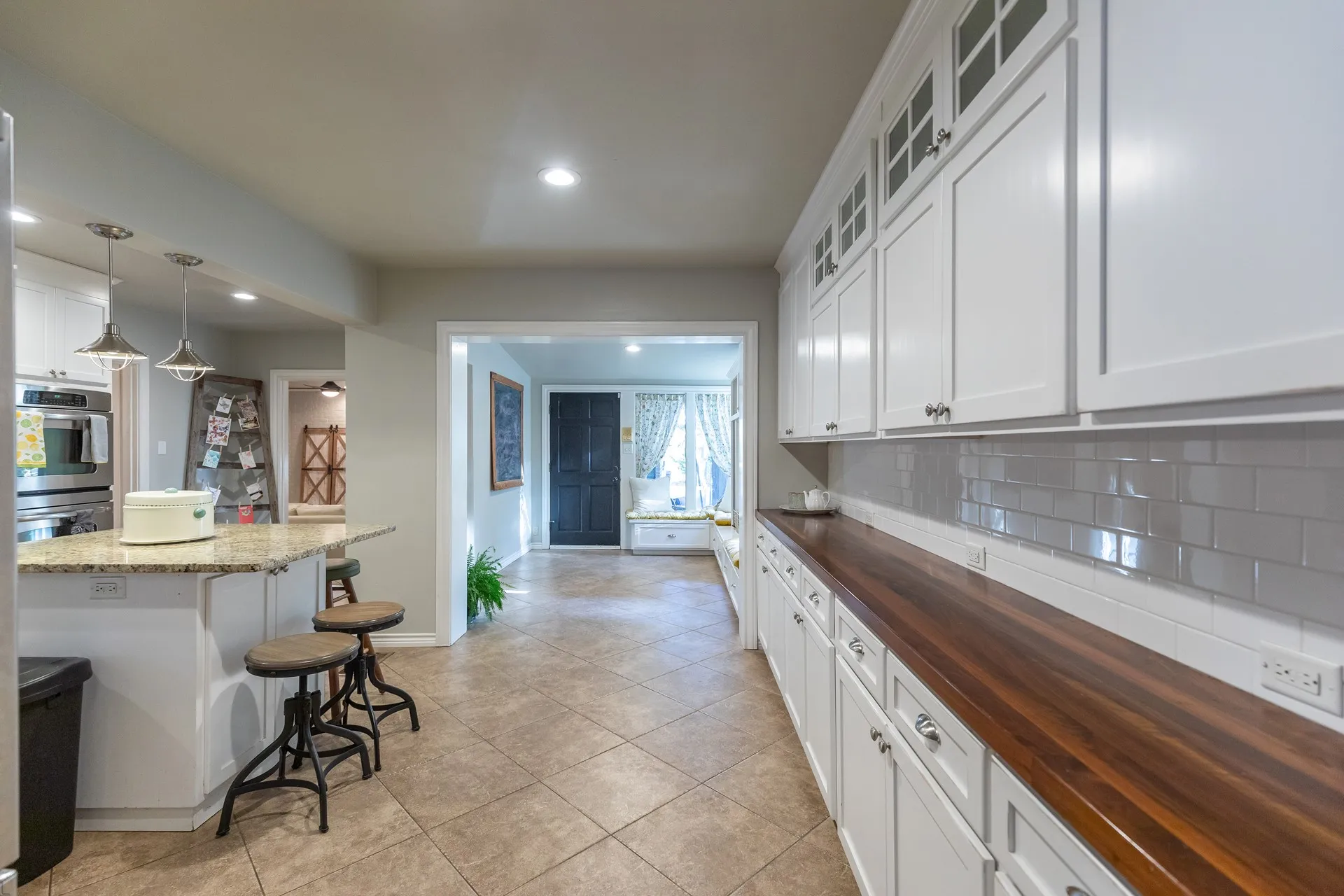 Single Family Residence For Sale in Taylor County , 1102 Oldham Lane, Abilene, Texas 79602, 5 Bedroom, 4 Bathroom, 4 Garage spaces, 4,742 Sqft, built in 1941, mls#21368999, Real Estate Agent in Abilene, Homes For Sale in Taylor county, Homes For Sale in Abilene, Realtor in Abilene Texas, Real Estate Brokerage Independent Realty Texas, Luminita Cordes Realtor