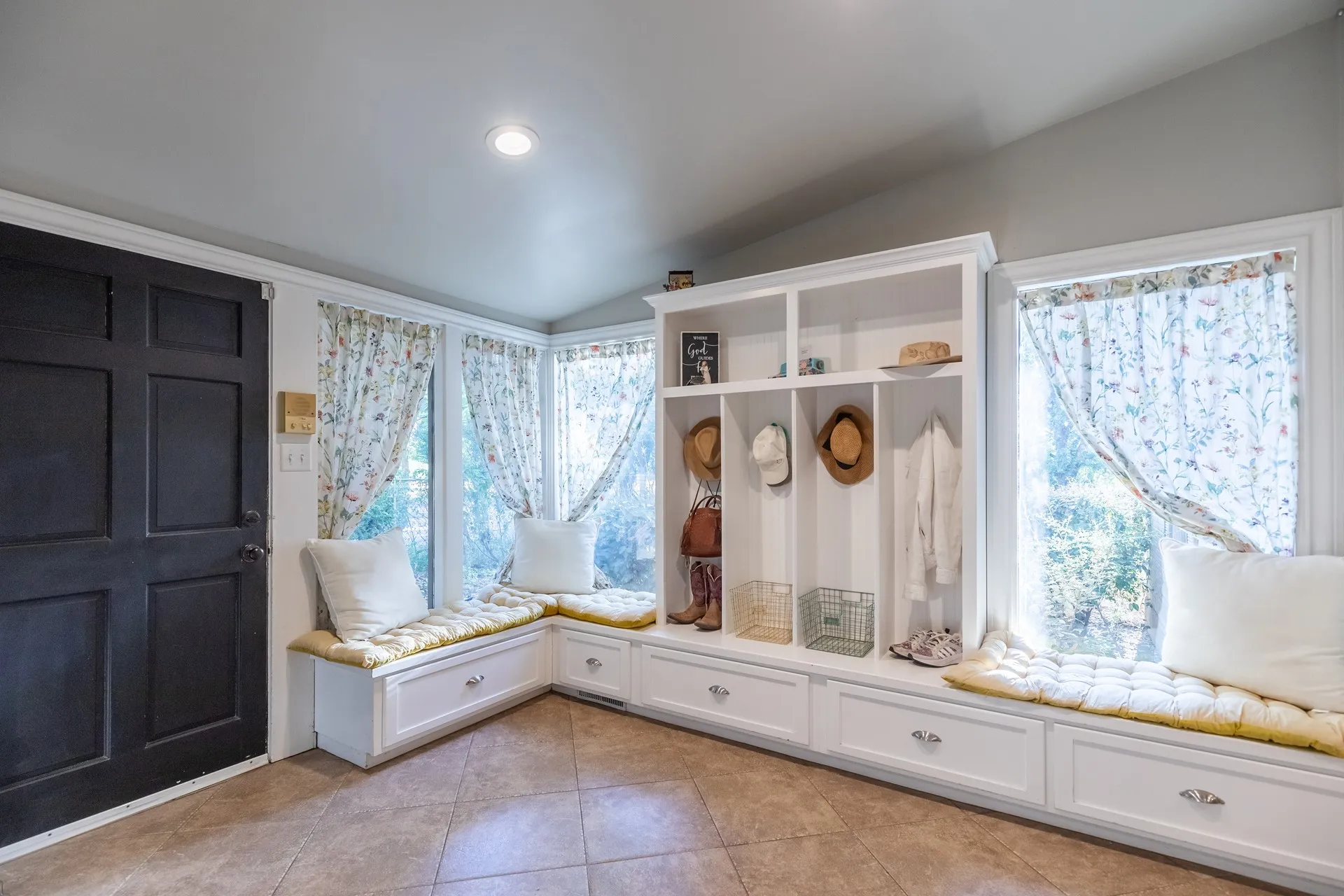 Single Family Residence For Sale in Taylor County , 1102 Oldham Lane, Abilene, Texas 79602, 5 Bedroom, 4 Bathroom, 4 Garage spaces, 4,742 Sqft, built in 1941, mls#21368999, Real Estate Agent in Abilene, Homes For Sale in Taylor county, Homes For Sale in Abilene, Realtor in Abilene Texas, Real Estate Brokerage Independent Realty Texas, Luminita Cordes Realtor
