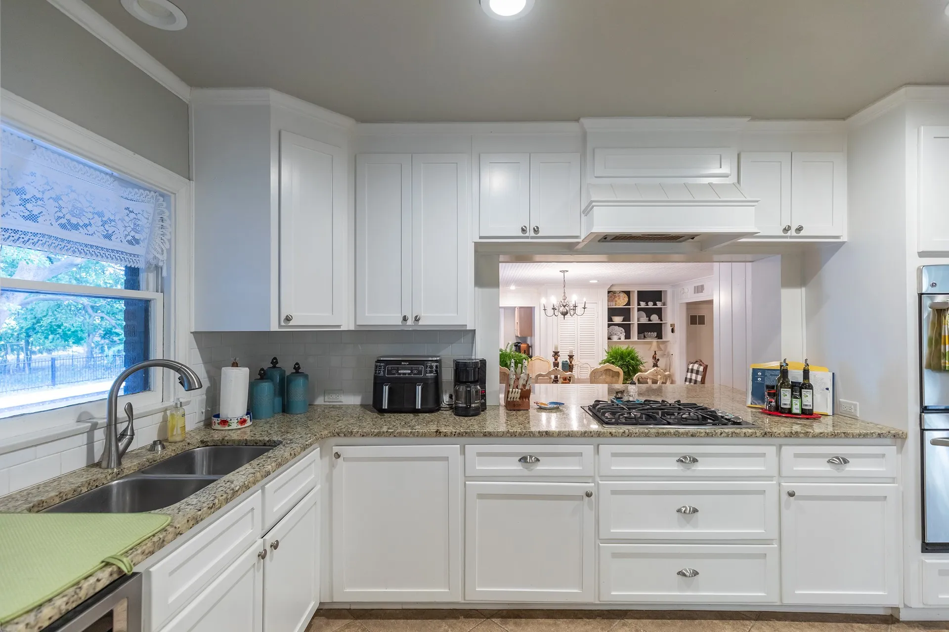 Single Family Residence For Sale in Taylor County , 1102 Oldham Lane, Abilene, Texas 79602, 5 Bedroom, 4 Bathroom, 4 Garage spaces, 4,742 Sqft, built in 1941, mls#21368999, Real Estate Agent in Abilene, Homes For Sale in Taylor county, Homes For Sale in Abilene, Realtor in Abilene Texas, Real Estate Brokerage Independent Realty Texas, Luminita Cordes Realtor