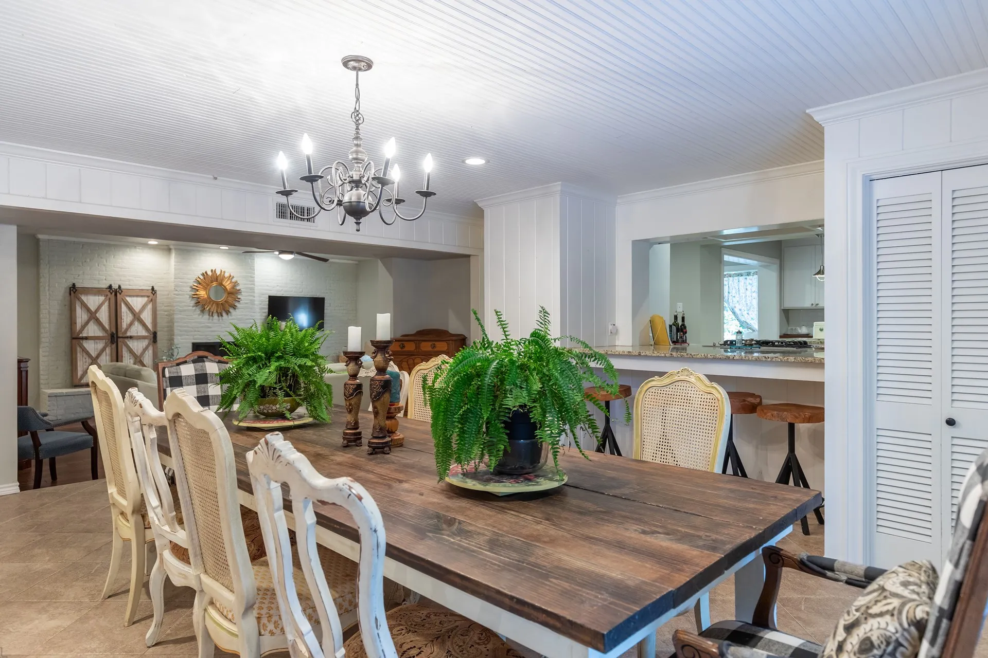 Single Family Residence For Sale in Taylor County , 1102 Oldham Lane, Abilene, Texas 79602, 5 Bedroom, 4 Bathroom, 4 Garage spaces, 4,742 Sqft, built in 1941, mls#21368999, Real Estate Agent in Abilene, Homes For Sale in Taylor county, Homes For Sale in Abilene, Realtor in Abilene Texas, Real Estate Brokerage Independent Realty Texas, Luminita Cordes Realtor