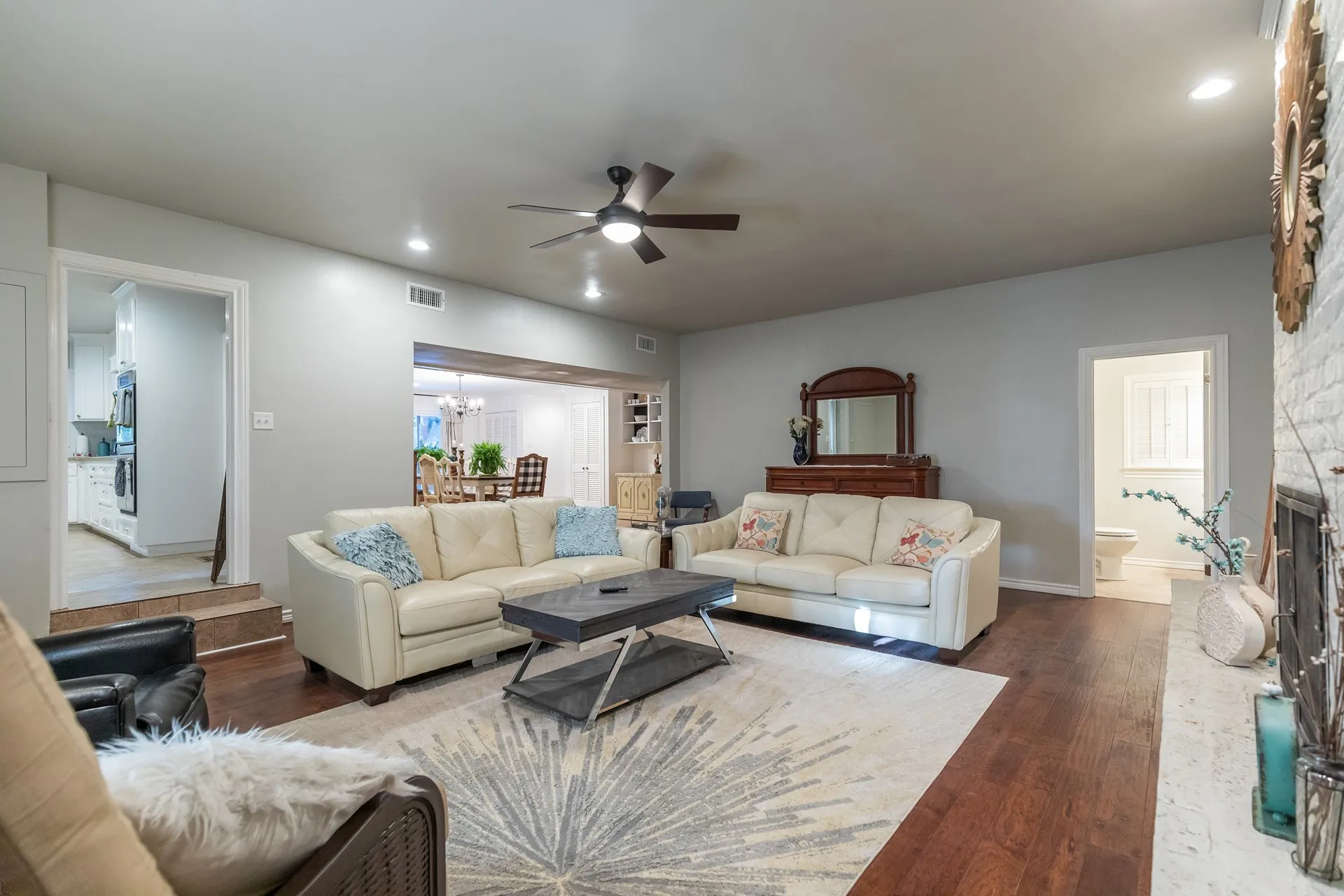 Single Family Residence For Sale in Taylor County , 1102 Oldham Lane, Abilene, Texas 79602, 5 Bedroom, 4 Bathroom, 4 Garage spaces, 4,742 Sqft, built in 1941, mls#21368999, Real Estate Agent in Abilene, Homes For Sale in Taylor county, Homes For Sale in Abilene, Realtor in Abilene Texas, Real Estate Brokerage Independent Realty Texas, Luminita Cordes Realtor