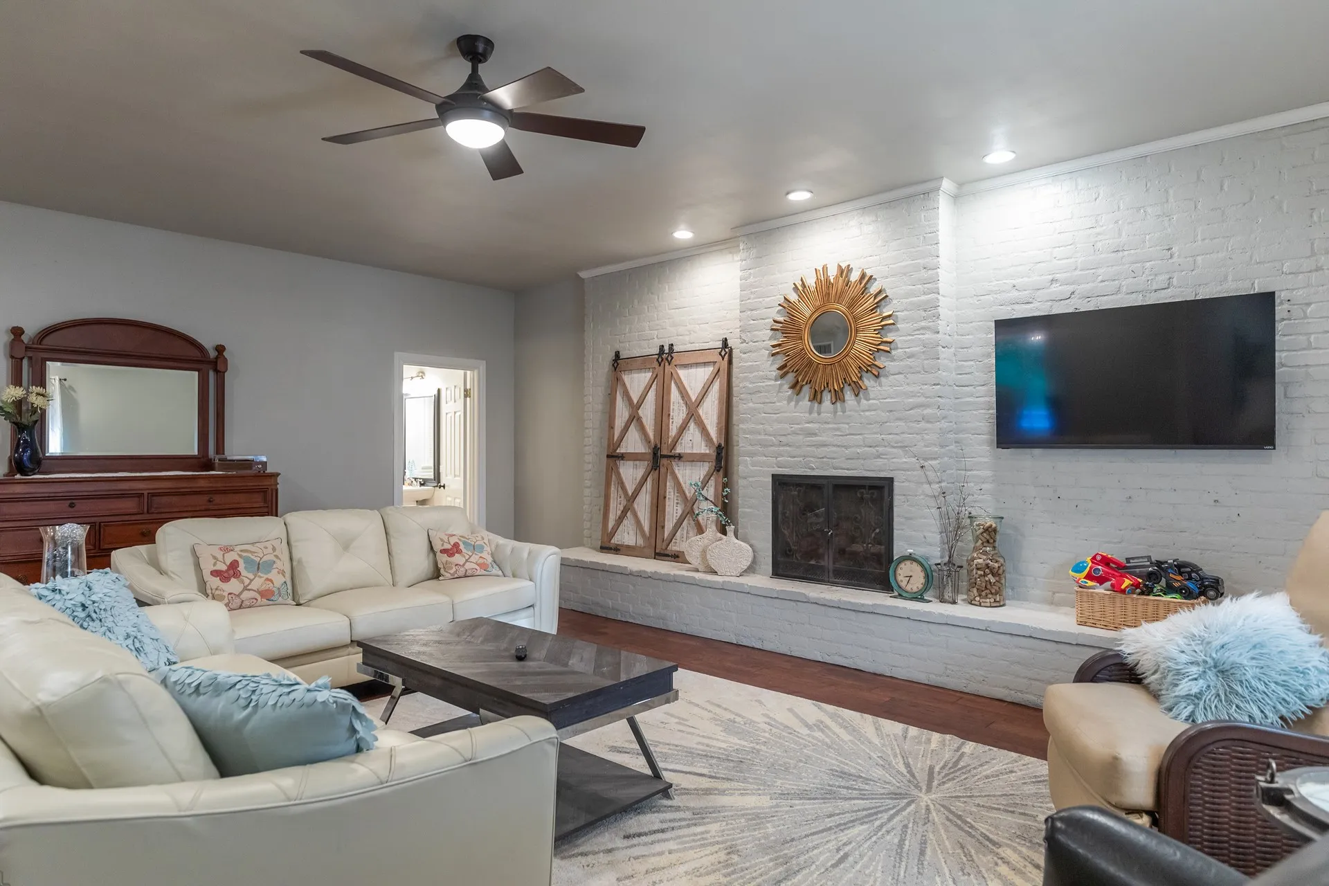 Single Family Residence For Sale in Taylor County , 1102 Oldham Lane, Abilene, Texas 79602, 5 Bedroom, 4 Bathroom, 4 Garage spaces, 4,742 Sqft, built in 1941, mls#21368999, Real Estate Agent in Abilene, Homes For Sale in Taylor county, Homes For Sale in Abilene, Realtor in Abilene Texas, Real Estate Brokerage Independent Realty Texas, Luminita Cordes Realtor