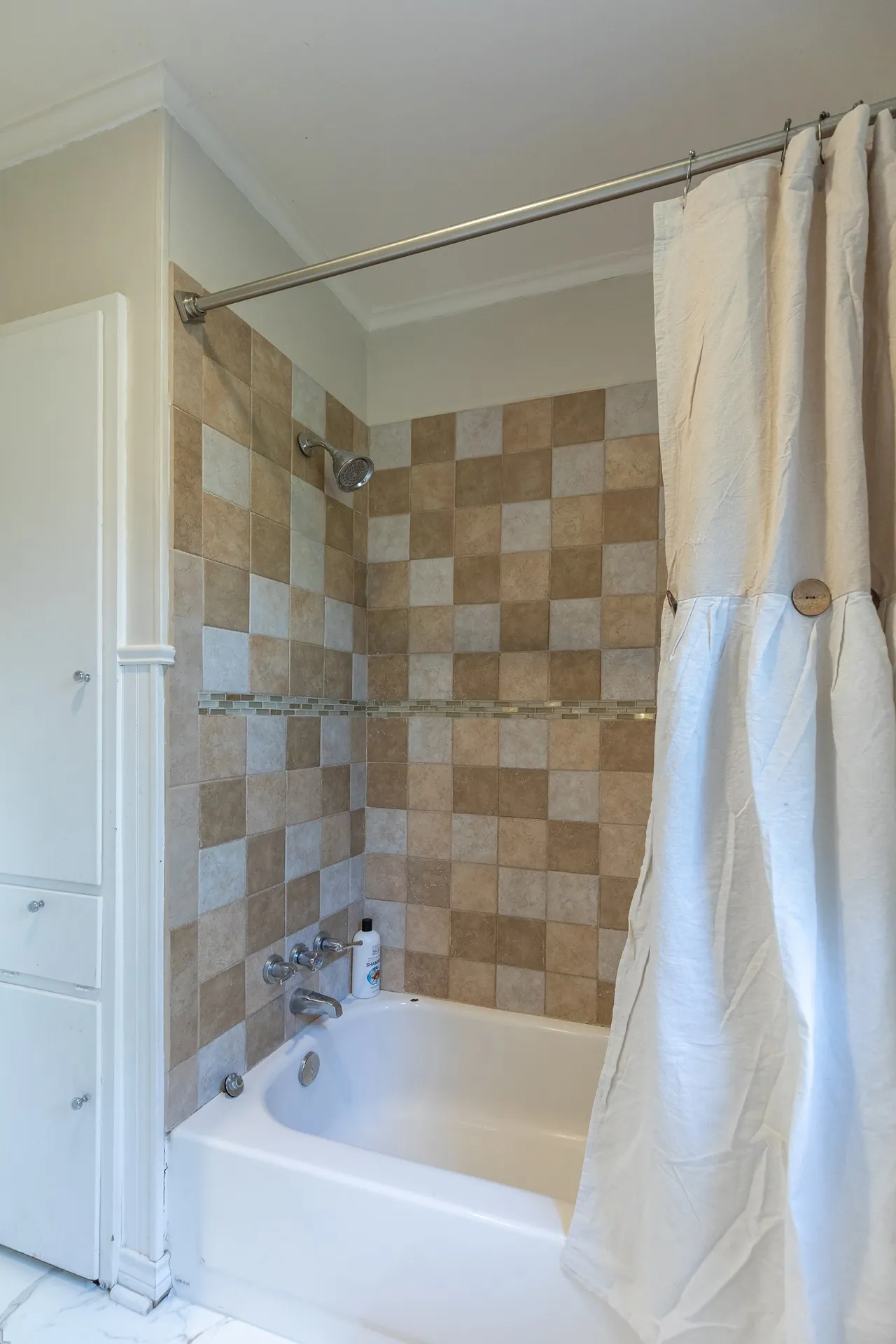 Upstairs full bathroom