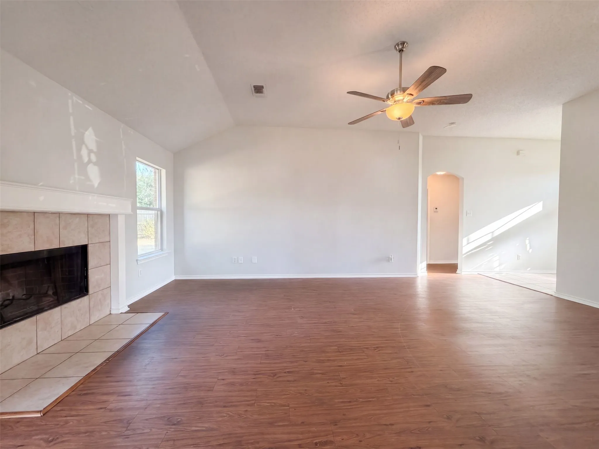 Single Family Residence For Sale in Tarrant County , 9 Fern Oak Court, Mansfield, Texas 76063, 3 Bedroom, 2 Bathroom, 2 Garage spaces, 1,694 Sqft, built in 2002, mls#21370691, Real Estate Agent in Mansfield, Homes For Sale in Tarrant county, Homes For Sale in Mansfield, Realtor in Mansfield Texas, Real Estate Brokerage Independent Realty Texas, Luminita Cordes Realtor