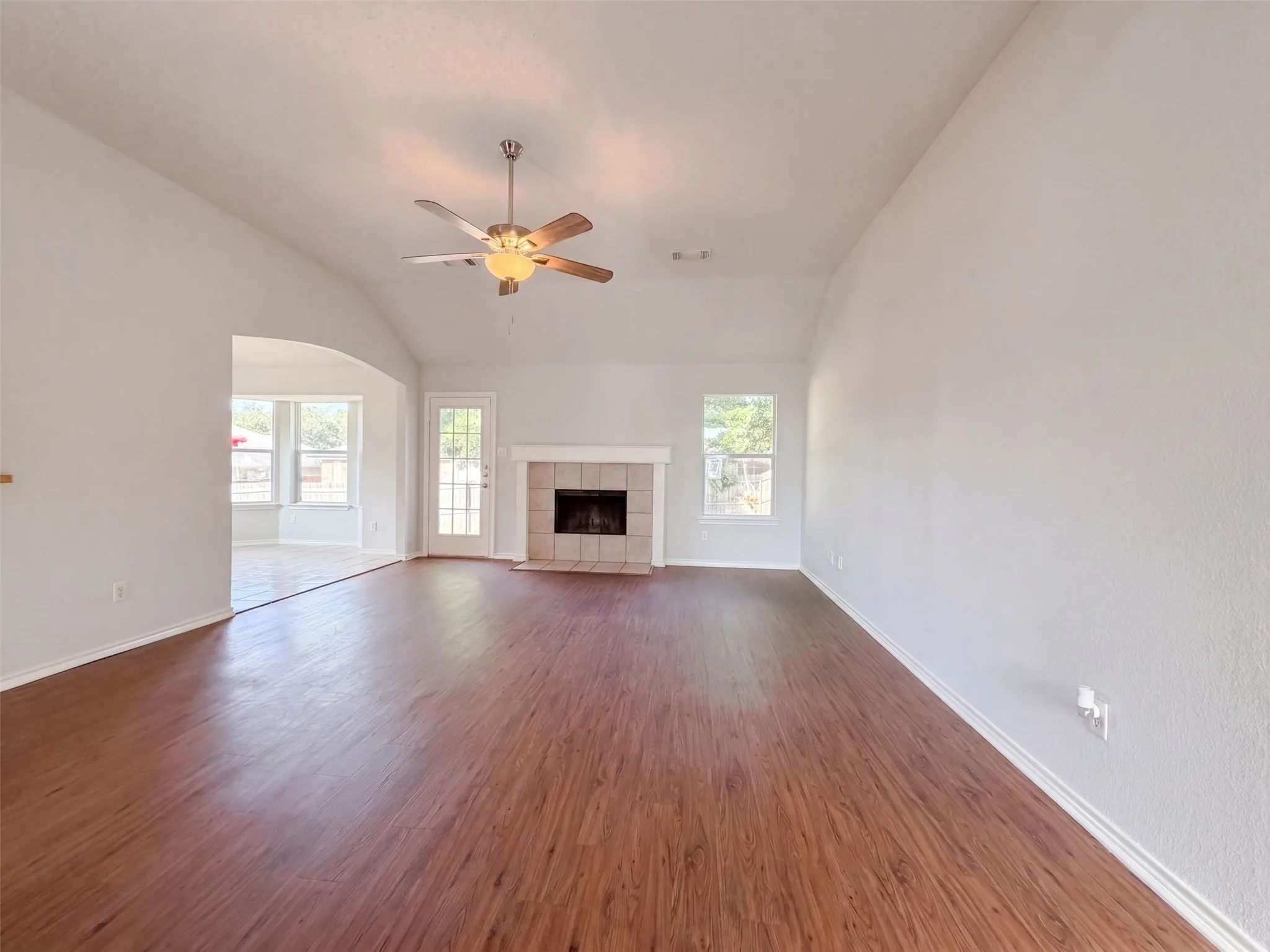 Single Family Residence For Sale in Tarrant County , 9 Fern Oak Court, Mansfield, Texas 76063, 3 Bedroom, 2 Bathroom, 2 Garage spaces, 1,694 Sqft, built in 2002, mls#21370691, Real Estate Agent in Mansfield, Homes For Sale in Tarrant county, Homes For Sale in Mansfield, Realtor in Mansfield Texas, Real Estate Brokerage Independent Realty Texas, Luminita Cordes Realtor
