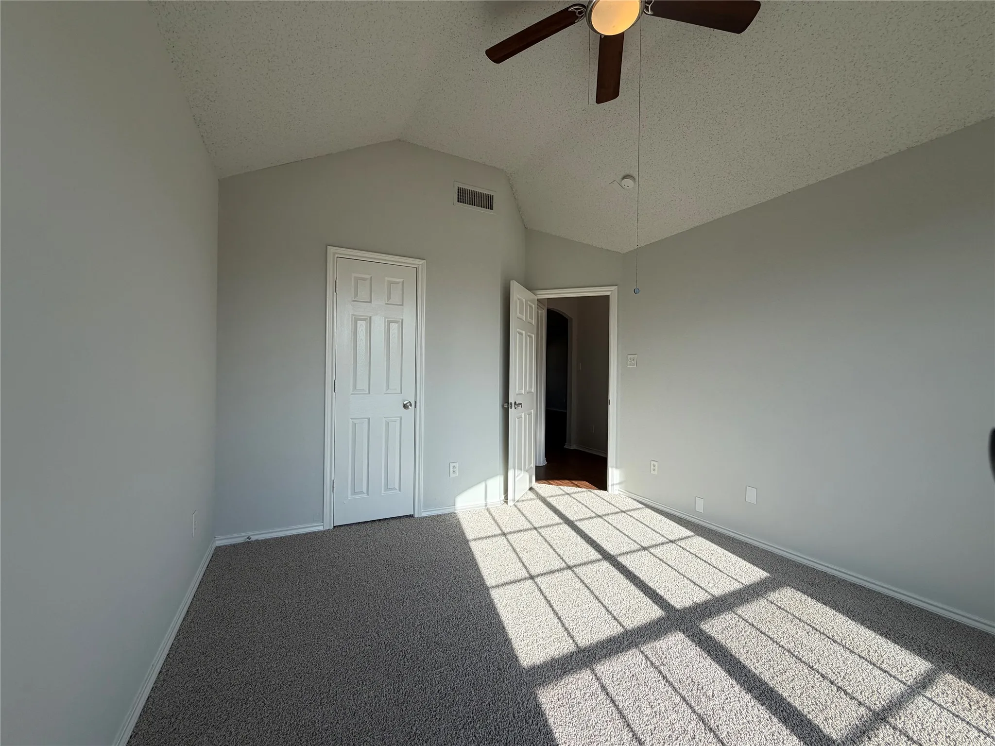 Single Family Residence For Sale in Tarrant County , 9 Fern Oak Court, Mansfield, Texas 76063, 3 Bedroom, 2 Bathroom, 2 Garage spaces, 1,694 Sqft, built in 2002, mls#21370691, Real Estate Agent in Mansfield, Homes For Sale in Tarrant county, Homes For Sale in Mansfield, Realtor in Mansfield Texas, Real Estate Brokerage Independent Realty Texas, Luminita Cordes Realtor