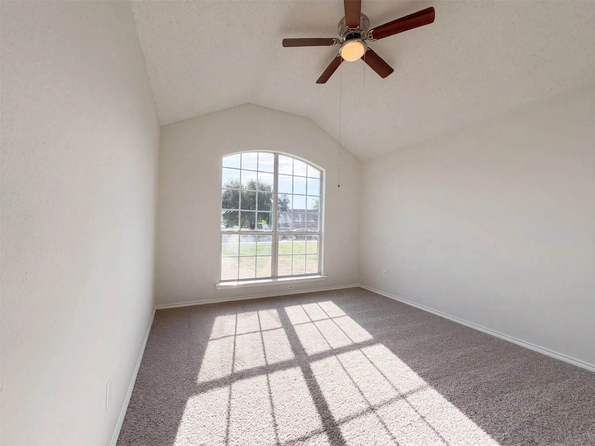 Single Family Residence For Sale in Tarrant County , 9 Fern Oak Court, Mansfield, Texas 76063, 3 Bedroom, 2 Bathroom, 2 Garage spaces, 1,694 Sqft, built in 2002, mls#21370691, Real Estate Agent in Mansfield, Homes For Sale in Tarrant county, Homes For Sale in Mansfield, Realtor in Mansfield Texas, Real Estate Brokerage Independent Realty Texas, Luminita Cordes Realtor