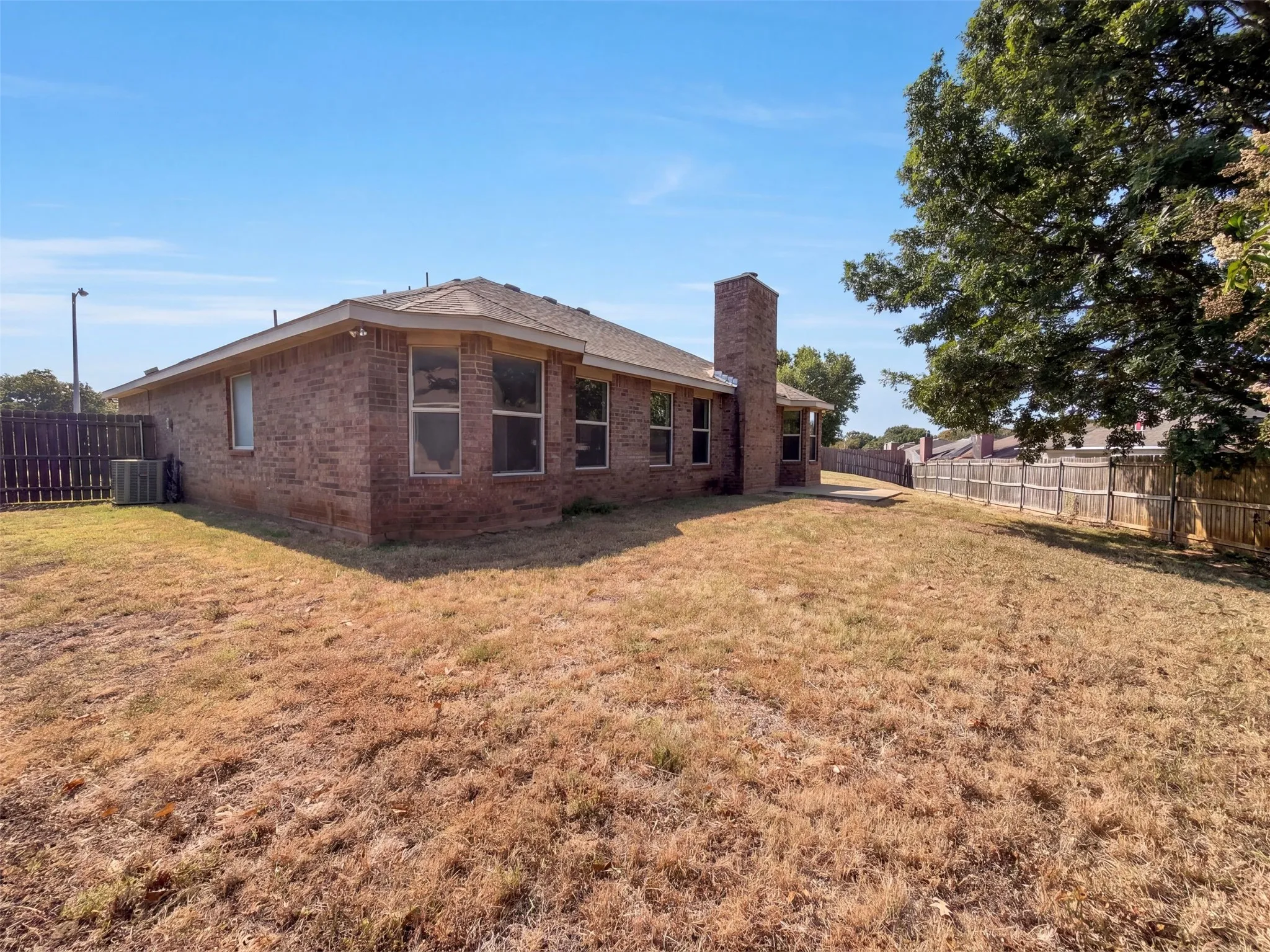 Single Family Residence For Sale in Tarrant County , 9 Fern Oak Court, Mansfield, Texas 76063, 3 Bedroom, 2 Bathroom, 2 Garage spaces, 1,694 Sqft, built in 2002, mls#21370691, Real Estate Agent in Mansfield, Homes For Sale in Tarrant county, Homes For Sale in Mansfield, Realtor in Mansfield Texas, Real Estate Brokerage Independent Realty Texas, Luminita Cordes Realtor