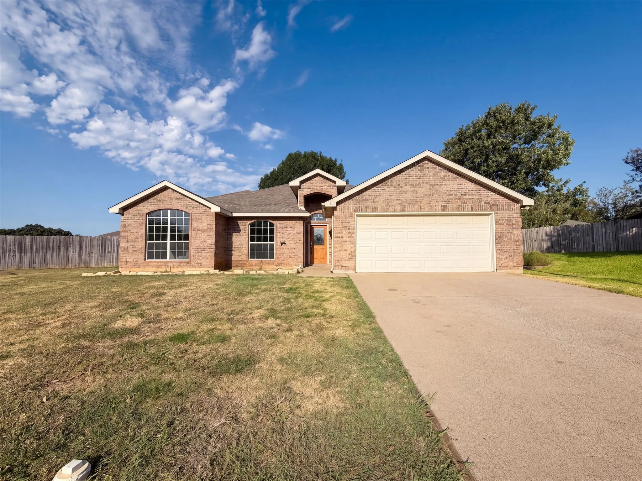 Single Family Residence For Sale in Tarrant County , 9 Fern Oak Court, Mansfield, Texas 76063, 3 Bedroom, 2 Bathroom, 2 Garage spaces, 1,694 Sqft, built in 2002, mls#21370691, Real Estate Agent in Mansfield, Homes For Sale in Tarrant county, Homes For Sale in Mansfield, Realtor in Mansfield Texas, Real Estate Brokerage Independent Realty Texas, Luminita Cordes Realtor