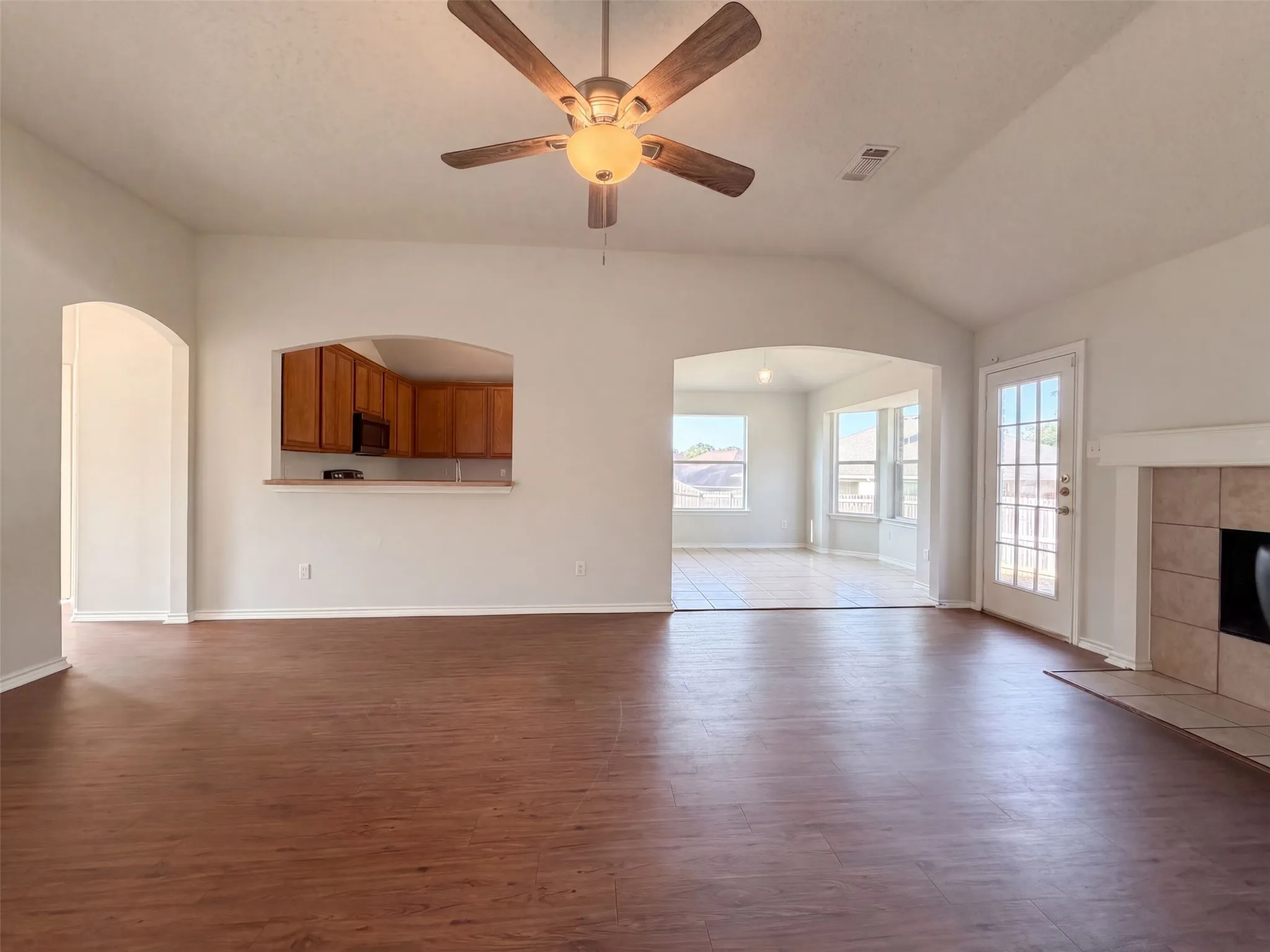 Single Family Residence For Sale in Tarrant County , 9 Fern Oak Court, Mansfield, Texas 76063, 3 Bedroom, 2 Bathroom, 2 Garage spaces, 1,694 Sqft, built in 2002, mls#21370691, Real Estate Agent in Mansfield, Homes For Sale in Tarrant county, Homes For Sale in Mansfield, Realtor in Mansfield Texas, Real Estate Brokerage Independent Realty Texas, Luminita Cordes Realtor
