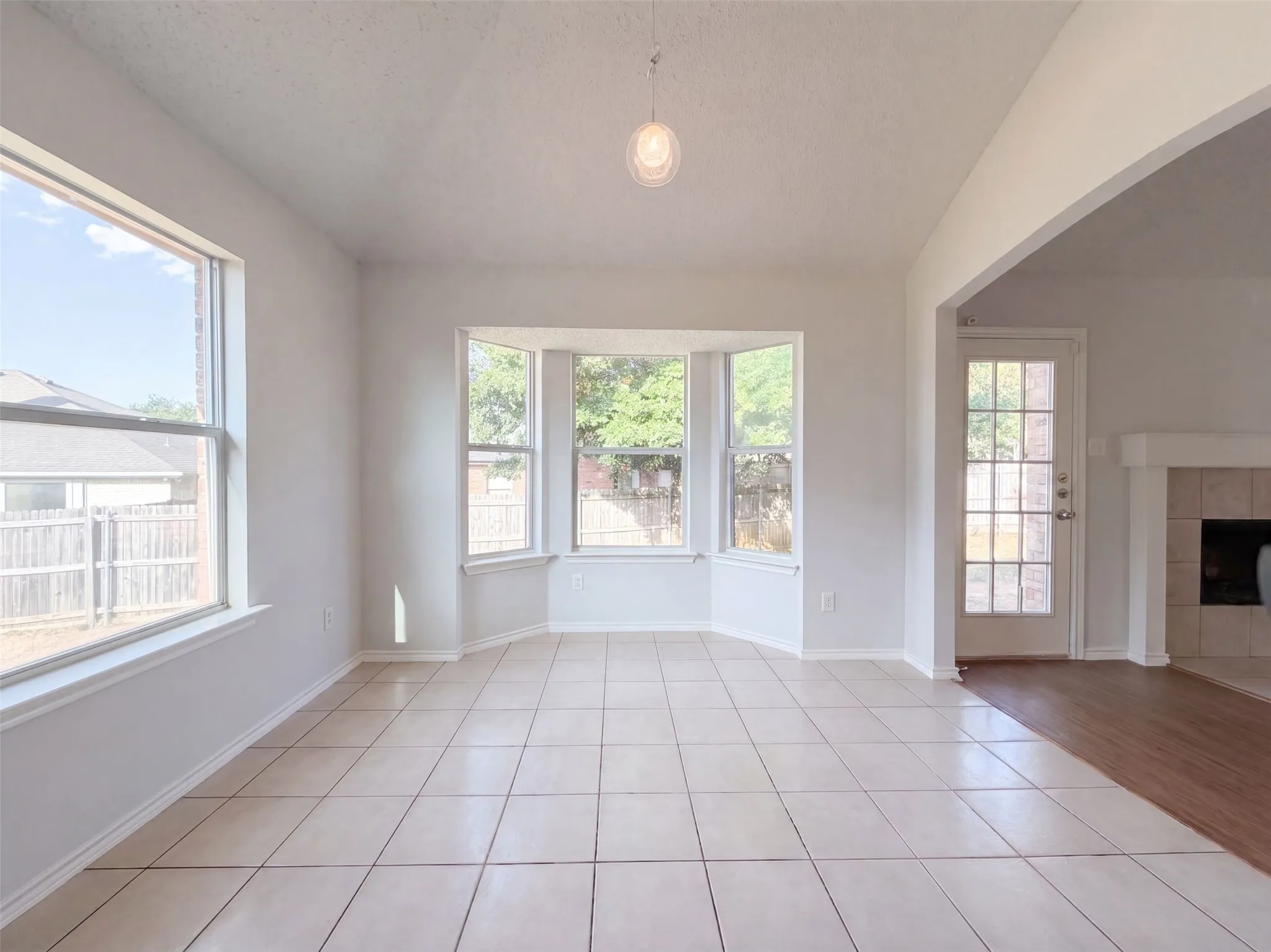 Single Family Residence For Sale in Tarrant County , 9 Fern Oak Court, Mansfield, Texas 76063, 3 Bedroom, 2 Bathroom, 2 Garage spaces, 1,694 Sqft, built in 2002, mls#21370691, Real Estate Agent in Mansfield, Homes For Sale in Tarrant county, Homes For Sale in Mansfield, Realtor in Mansfield Texas, Real Estate Brokerage Independent Realty Texas, Luminita Cordes Realtor