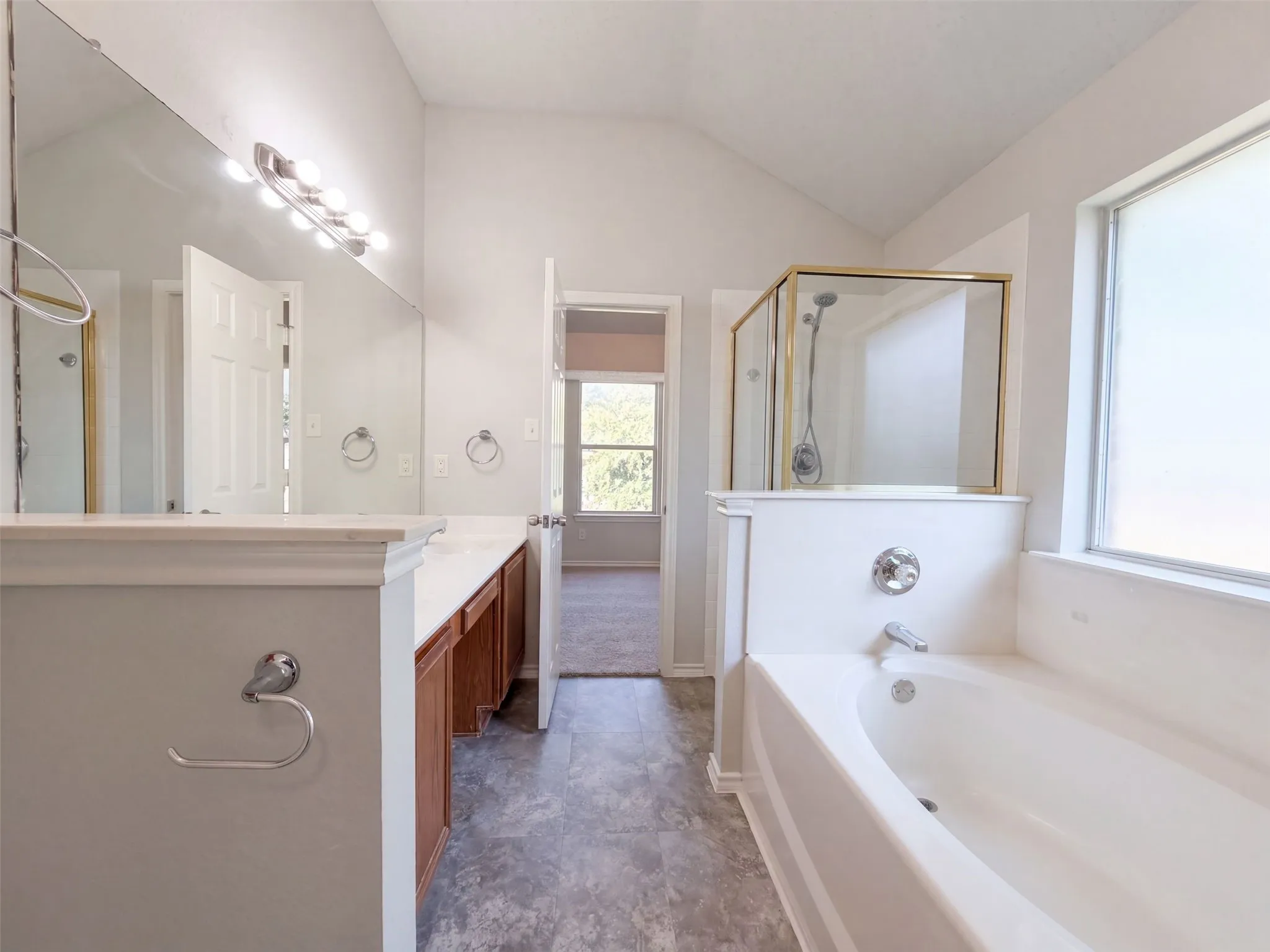 Single Family Residence For Sale in Tarrant County , 9 Fern Oak Court, Mansfield, Texas 76063, 3 Bedroom, 2 Bathroom, 2 Garage spaces, 1,694 Sqft, built in 2002, mls#21370691, Real Estate Agent in Mansfield, Homes For Sale in Tarrant county, Homes For Sale in Mansfield, Realtor in Mansfield Texas, Real Estate Brokerage Independent Realty Texas, Luminita Cordes Realtor