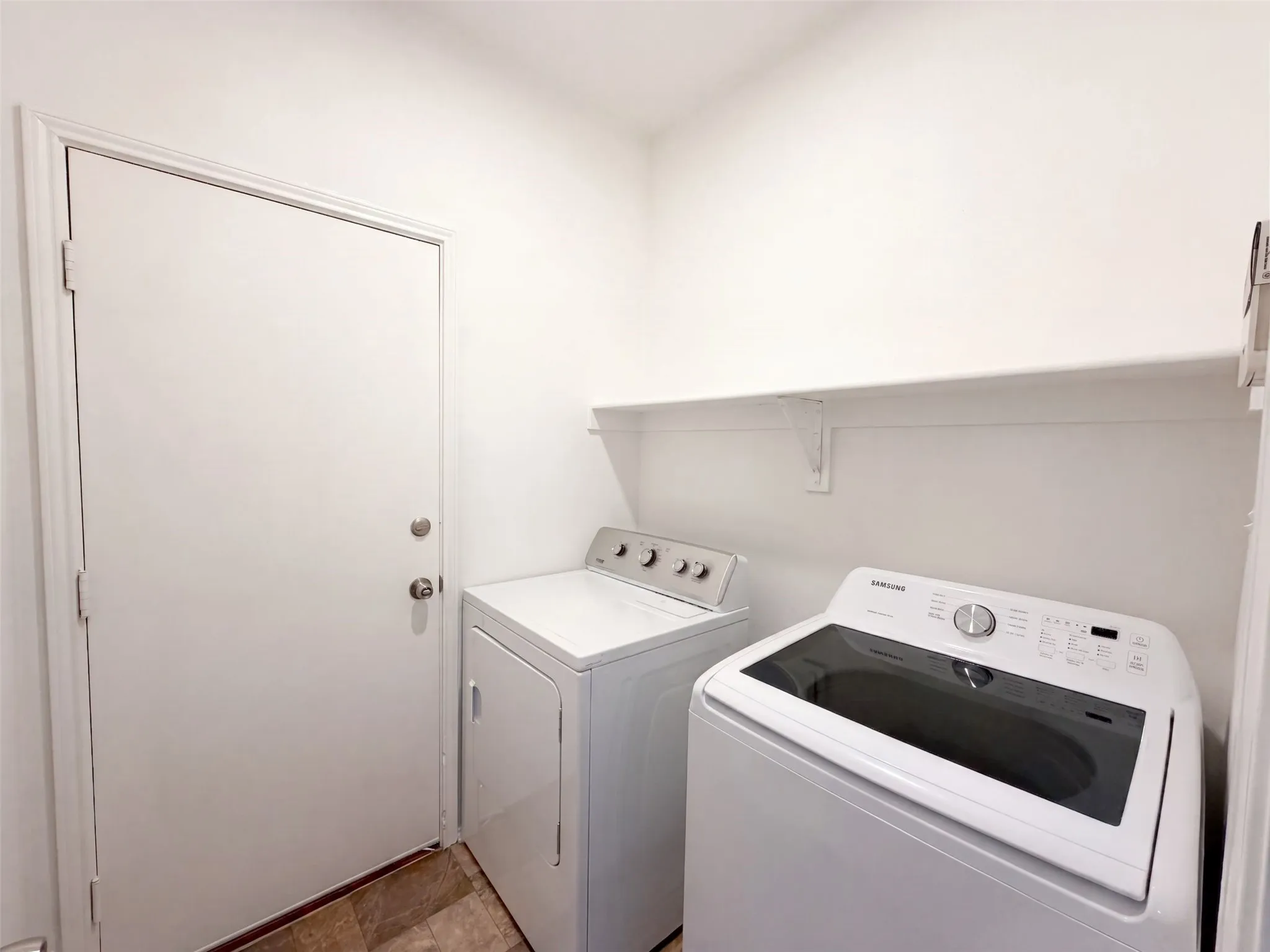 Single Family Residence For Sale in Tarrant County , 12609 Black Cherry Lane, Fort Worth, Texas 76040, 3 Bedroom, 2 Bathroom, 2 Garage spaces, 1,711 Sqft, built in 1999, mls#21370693, Real Estate Agent in Fort Worth, Homes For Sale in Tarrant county, Homes For Sale in Fort Worth, Realtor in Fort Worth Texas, Real Estate Brokerage Independent Realty Texas, Luminita Cordes Realtor