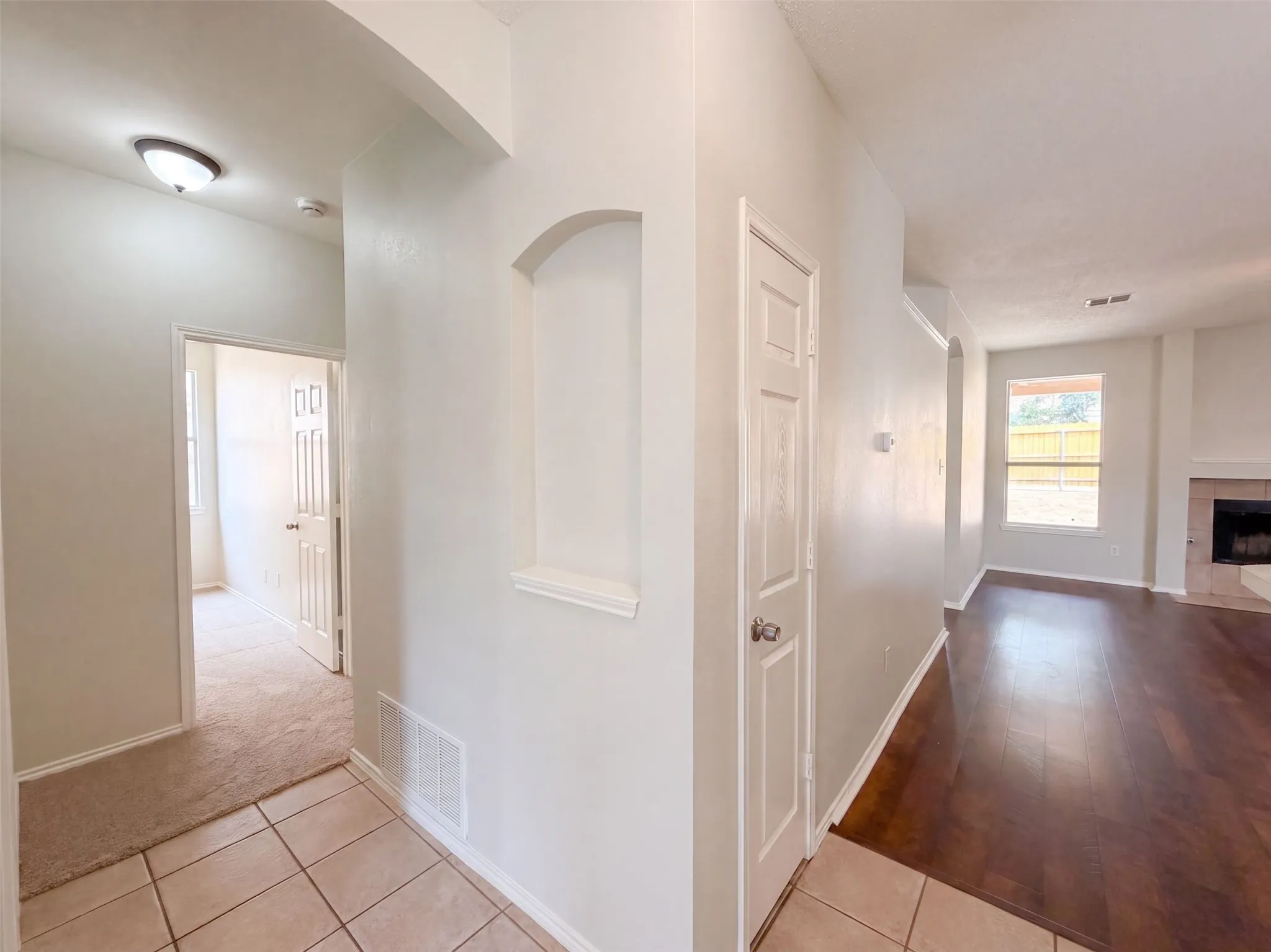 Single Family Residence For Sale in Tarrant County , 12609 Black Cherry Lane, Fort Worth, Texas 76040, 3 Bedroom, 2 Bathroom, 2 Garage spaces, 1,711 Sqft, built in 1999, mls#21370693, Real Estate Agent in Fort Worth, Homes For Sale in Tarrant county, Homes For Sale in Fort Worth, Realtor in Fort Worth Texas, Real Estate Brokerage Independent Realty Texas, Luminita Cordes Realtor