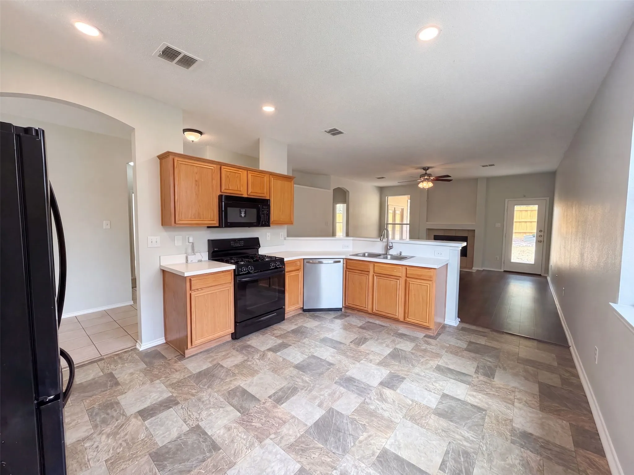 Single Family Residence For Sale in Tarrant County , 12609 Black Cherry Lane, Fort Worth, Texas 76040, 3 Bedroom, 2 Bathroom, 2 Garage spaces, 1,711 Sqft, built in 1999, mls#21370693, Real Estate Agent in Fort Worth, Homes For Sale in Tarrant county, Homes For Sale in Fort Worth, Realtor in Fort Worth Texas, Real Estate Brokerage Independent Realty Texas, Luminita Cordes Realtor