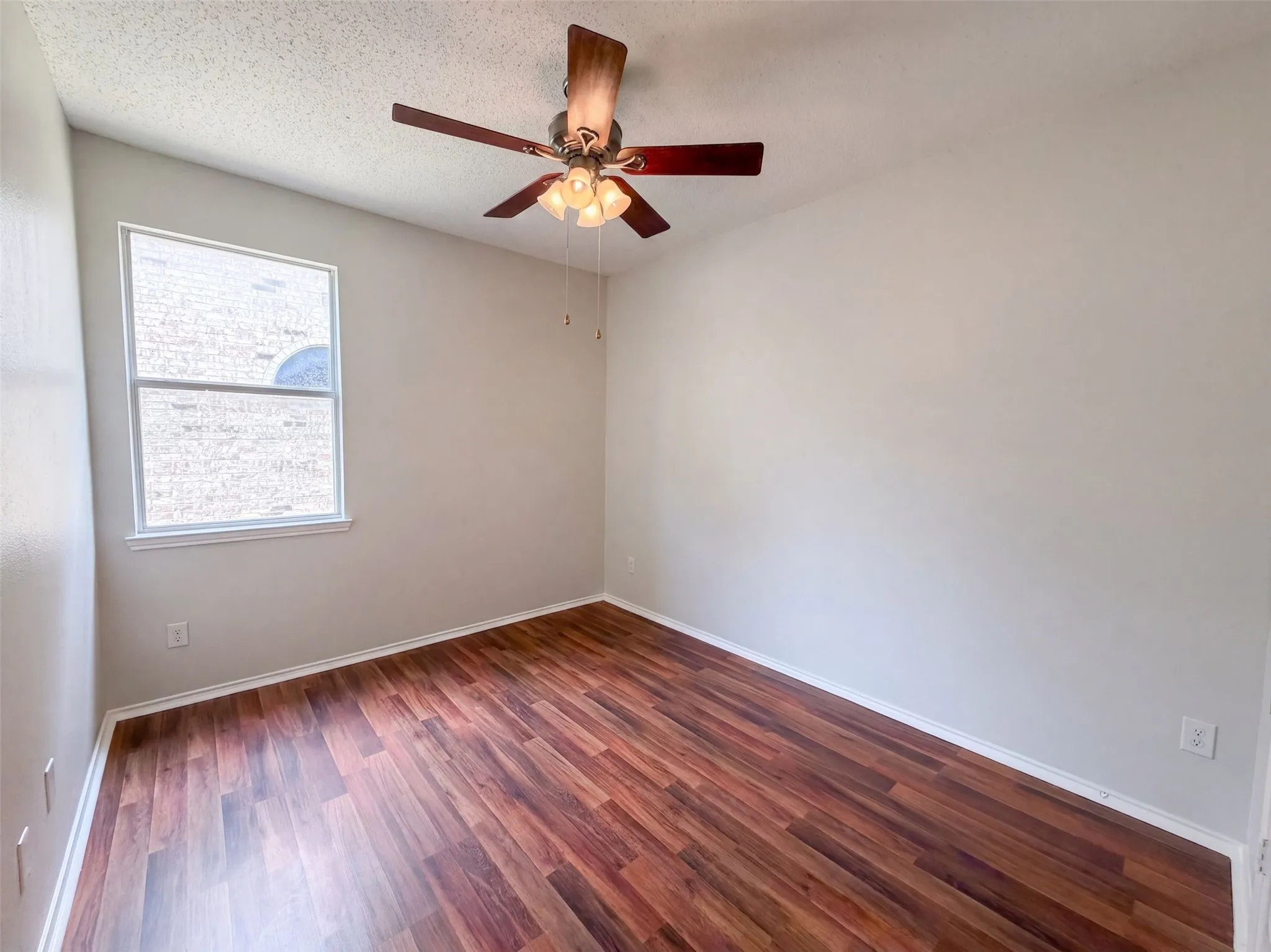 Single Family Residence For Sale in Tarrant County , 12609 Black Cherry Lane, Fort Worth, Texas 76040, 3 Bedroom, 2 Bathroom, 2 Garage spaces, 1,711 Sqft, built in 1999, mls#21370693, Real Estate Agent in Fort Worth, Homes For Sale in Tarrant county, Homes For Sale in Fort Worth, Realtor in Fort Worth Texas, Real Estate Brokerage Independent Realty Texas, Luminita Cordes Realtor