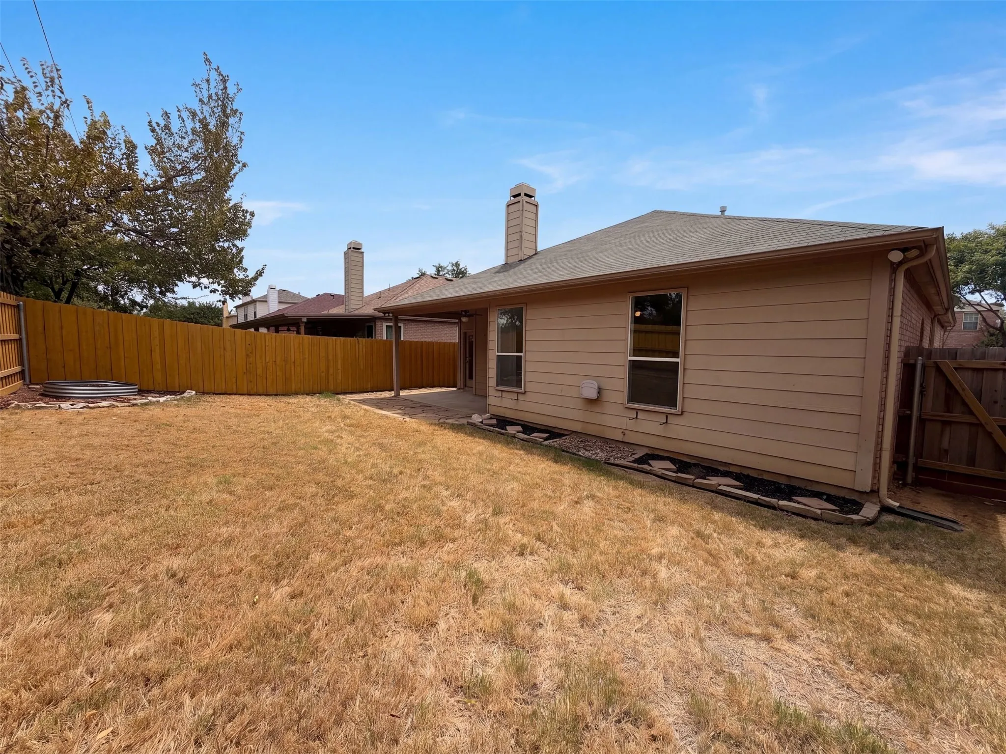 Single Family Residence For Sale in Tarrant County , 12609 Black Cherry Lane, Fort Worth, Texas 76040, 3 Bedroom, 2 Bathroom, 2 Garage spaces, 1,711 Sqft, built in 1999, mls#21370693, Real Estate Agent in Fort Worth, Homes For Sale in Tarrant county, Homes For Sale in Fort Worth, Realtor in Fort Worth Texas, Real Estate Brokerage Independent Realty Texas, Luminita Cordes Realtor