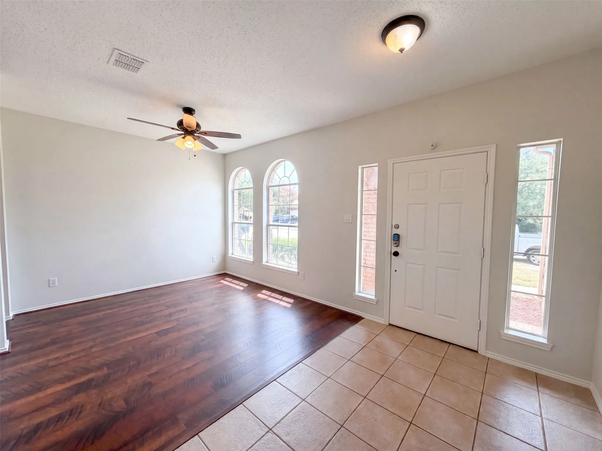 Single Family Residence For Sale in Tarrant County , 12609 Black Cherry Lane, Fort Worth, Texas 76040, 3 Bedroom, 2 Bathroom, 2 Garage spaces, 1,711 Sqft, built in 1999, mls#21370693, Real Estate Agent in Fort Worth, Homes For Sale in Tarrant county, Homes For Sale in Fort Worth, Realtor in Fort Worth Texas, Real Estate Brokerage Independent Realty Texas, Luminita Cordes Realtor