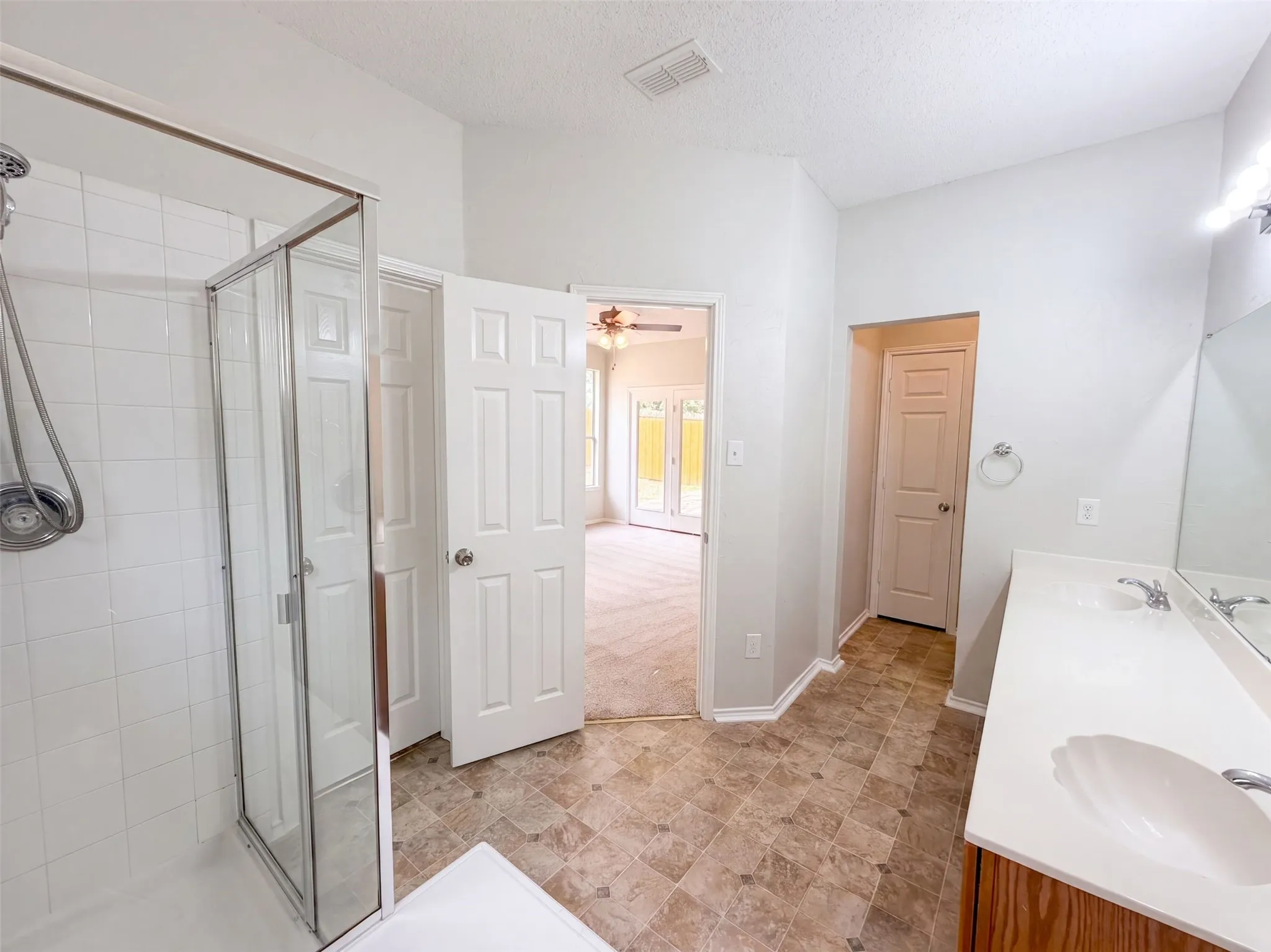 Single Family Residence For Sale in Tarrant County , 12609 Black Cherry Lane, Fort Worth, Texas 76040, 3 Bedroom, 2 Bathroom, 2 Garage spaces, 1,711 Sqft, built in 1999, mls#21370693, Real Estate Agent in Fort Worth, Homes For Sale in Tarrant county, Homes For Sale in Fort Worth, Realtor in Fort Worth Texas, Real Estate Brokerage Independent Realty Texas, Luminita Cordes Realtor