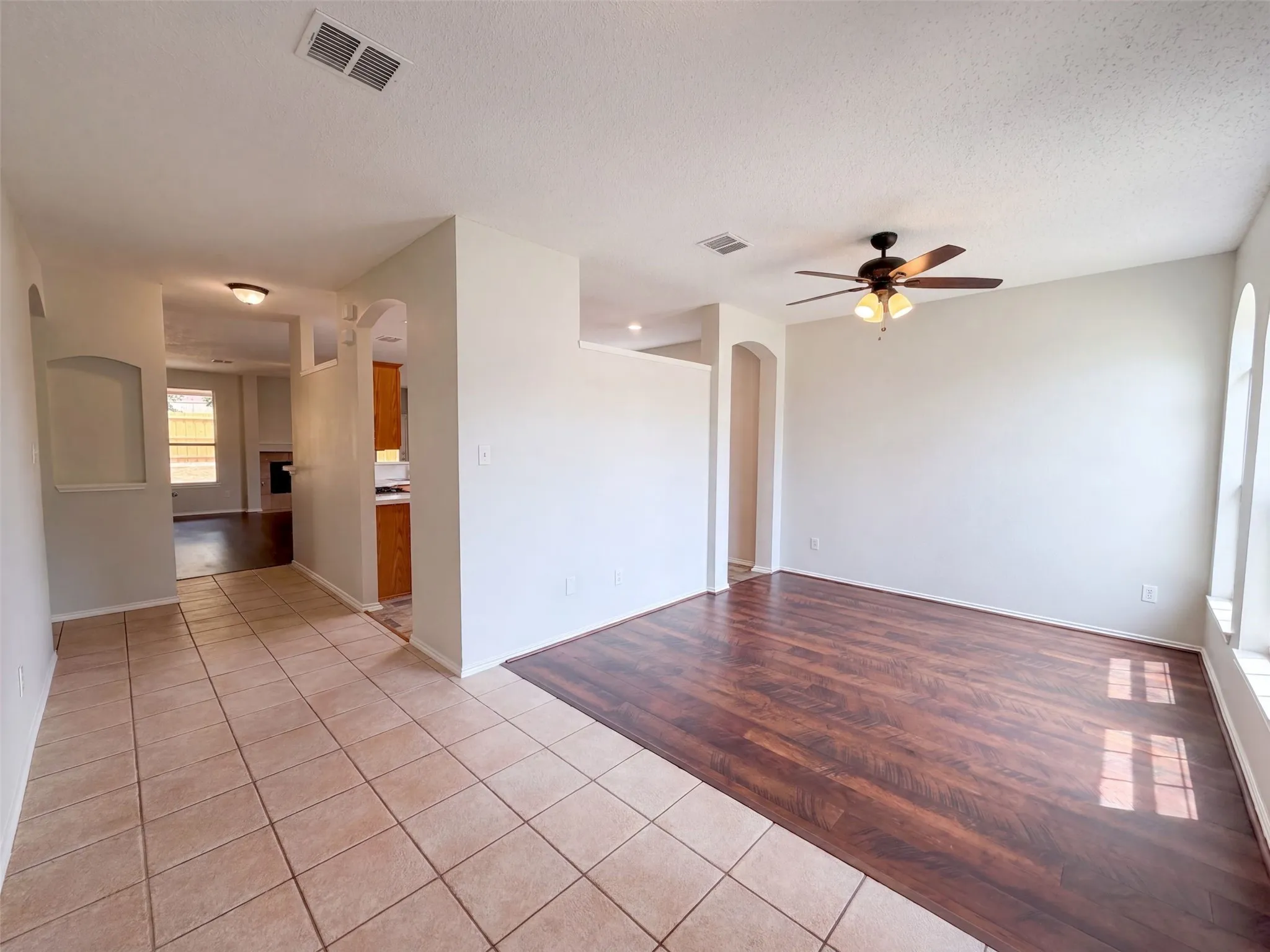 Single Family Residence For Sale in Tarrant County , 12609 Black Cherry Lane, Fort Worth, Texas 76040, 3 Bedroom, 2 Bathroom, 2 Garage spaces, 1,711 Sqft, built in 1999, mls#21370693, Real Estate Agent in Fort Worth, Homes For Sale in Tarrant county, Homes For Sale in Fort Worth, Realtor in Fort Worth Texas, Real Estate Brokerage Independent Realty Texas, Luminita Cordes Realtor
