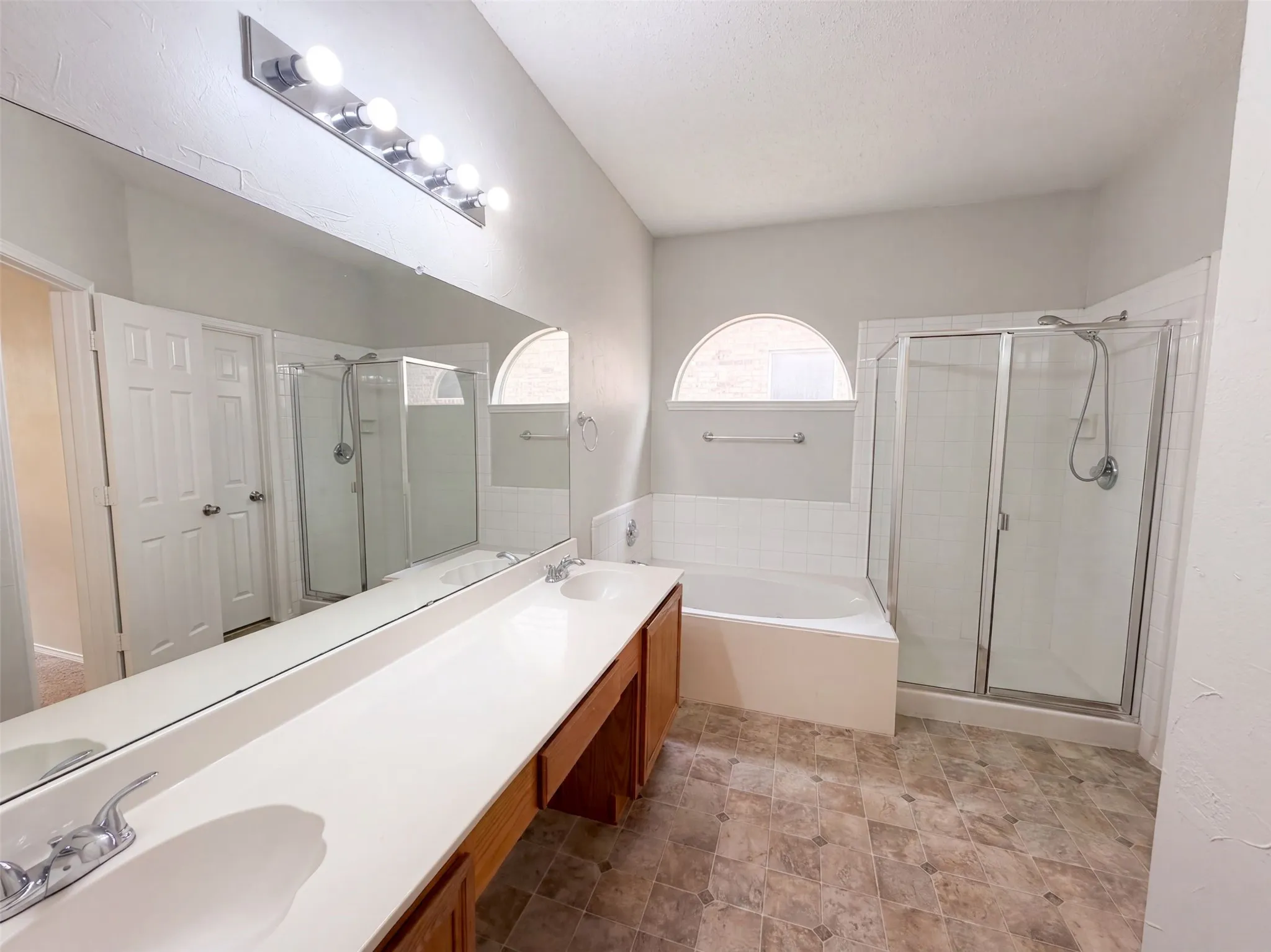 Single Family Residence For Sale in Tarrant County , 12609 Black Cherry Lane, Fort Worth, Texas 76040, 3 Bedroom, 2 Bathroom, 2 Garage spaces, 1,711 Sqft, built in 1999, mls#21370693, Real Estate Agent in Fort Worth, Homes For Sale in Tarrant county, Homes For Sale in Fort Worth, Realtor in Fort Worth Texas, Real Estate Brokerage Independent Realty Texas, Luminita Cordes Realtor