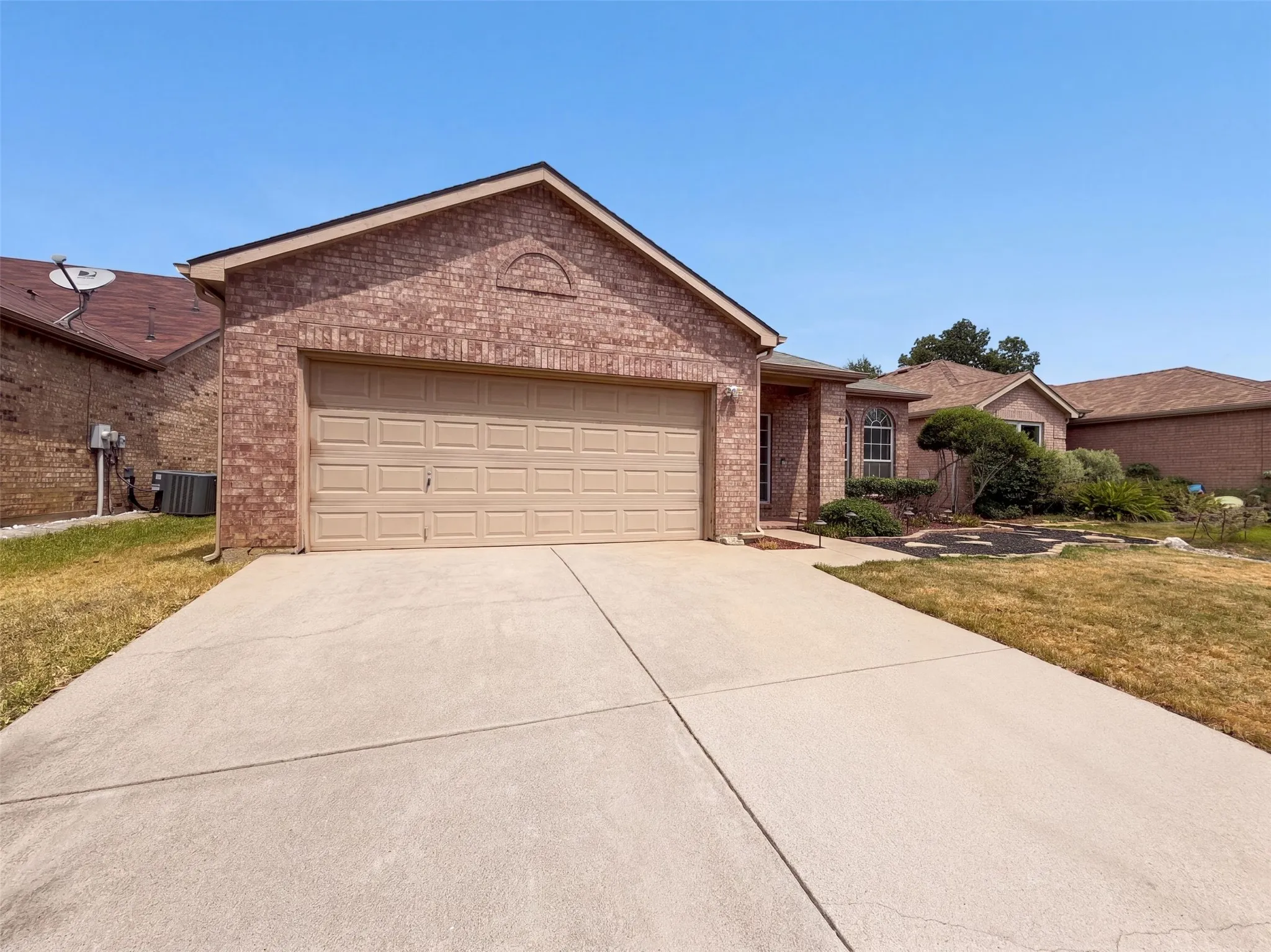 Single Family Residence For Sale in Tarrant County , 12609 Black Cherry Lane, Fort Worth, Texas 76040, 3 Bedroom, 2 Bathroom, 2 Garage spaces, 1,711 Sqft, built in 1999, mls#21370693, Real Estate Agent in Fort Worth, Homes For Sale in Tarrant county, Homes For Sale in Fort Worth, Realtor in Fort Worth Texas, Real Estate Brokerage Independent Realty Texas, Luminita Cordes Realtor