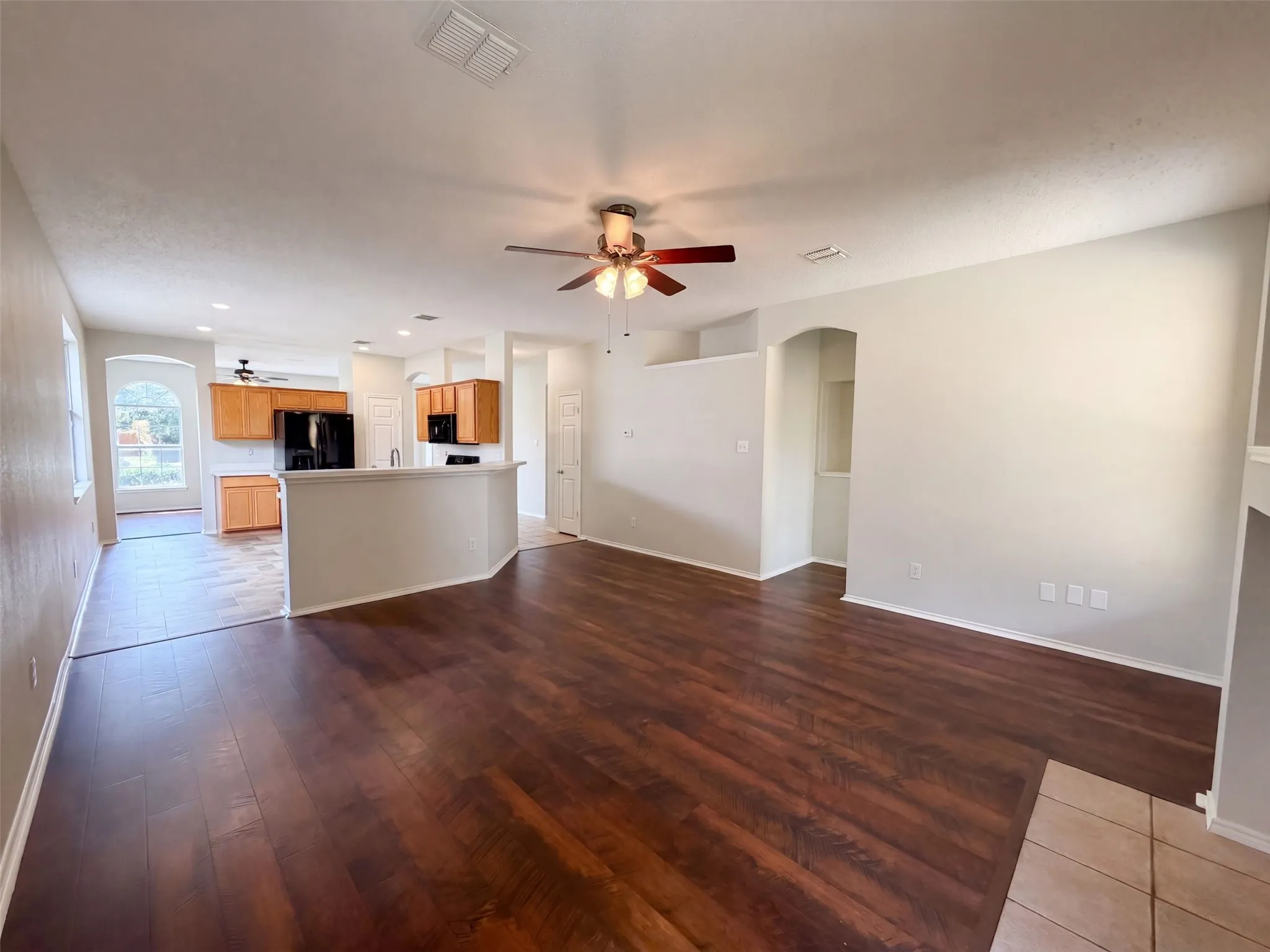 Single Family Residence For Sale in Tarrant County , 12609 Black Cherry Lane, Fort Worth, Texas 76040, 3 Bedroom, 2 Bathroom, 2 Garage spaces, 1,711 Sqft, built in 1999, mls#21370693, Real Estate Agent in Fort Worth, Homes For Sale in Tarrant county, Homes For Sale in Fort Worth, Realtor in Fort Worth Texas, Real Estate Brokerage Independent Realty Texas, Luminita Cordes Realtor