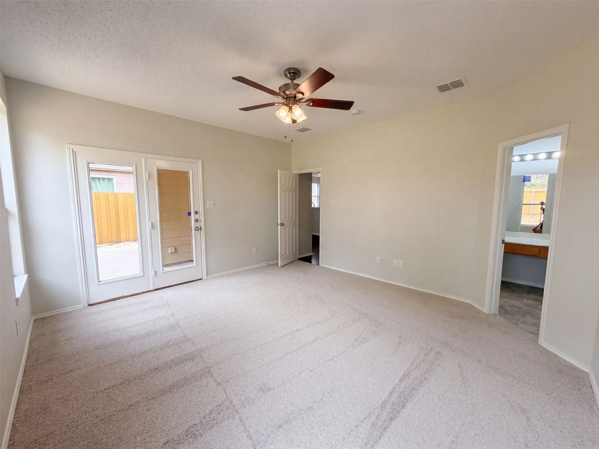 Single Family Residence For Sale in Tarrant County , 12609 Black Cherry Lane, Fort Worth, Texas 76040, 3 Bedroom, 2 Bathroom, 2 Garage spaces, 1,711 Sqft, built in 1999, mls#21370693, Real Estate Agent in Fort Worth, Homes For Sale in Tarrant county, Homes For Sale in Fort Worth, Realtor in Fort Worth Texas, Real Estate Brokerage Independent Realty Texas, Luminita Cordes Realtor