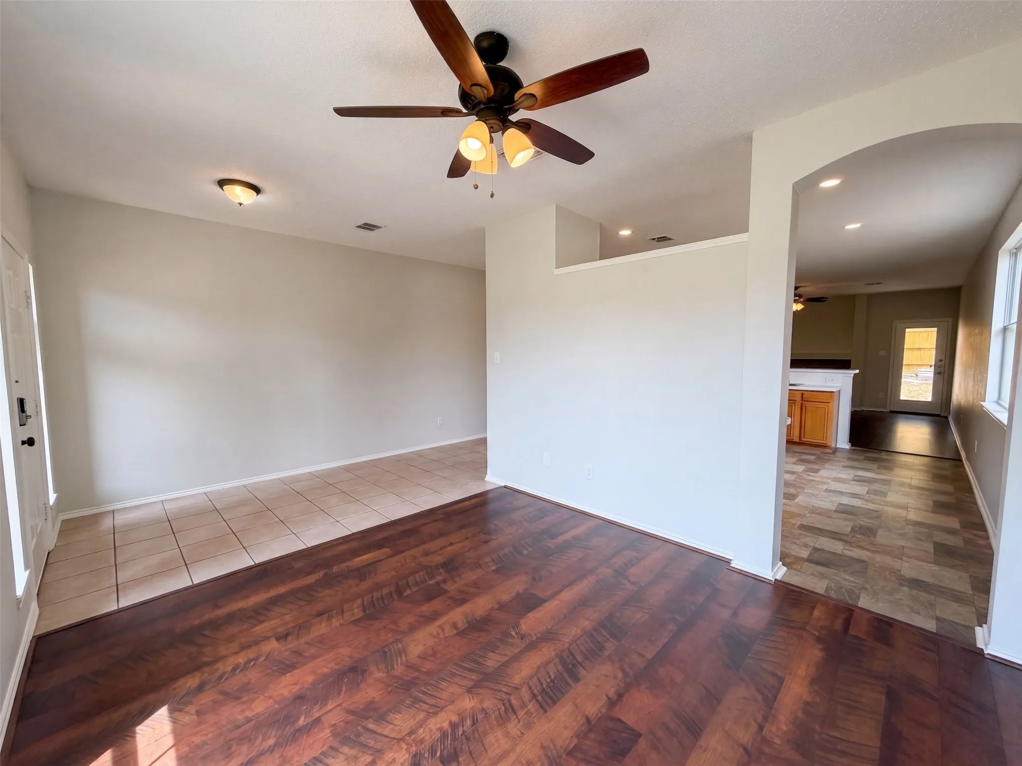 Single Family Residence For Sale in Tarrant County , 12609 Black Cherry Lane, Fort Worth, Texas 76040, 3 Bedroom, 2 Bathroom, 2 Garage spaces, 1,711 Sqft, built in 1999, mls#21370693, Real Estate Agent in Fort Worth, Homes For Sale in Tarrant county, Homes For Sale in Fort Worth, Realtor in Fort Worth Texas, Real Estate Brokerage Independent Realty Texas, Luminita Cordes Realtor