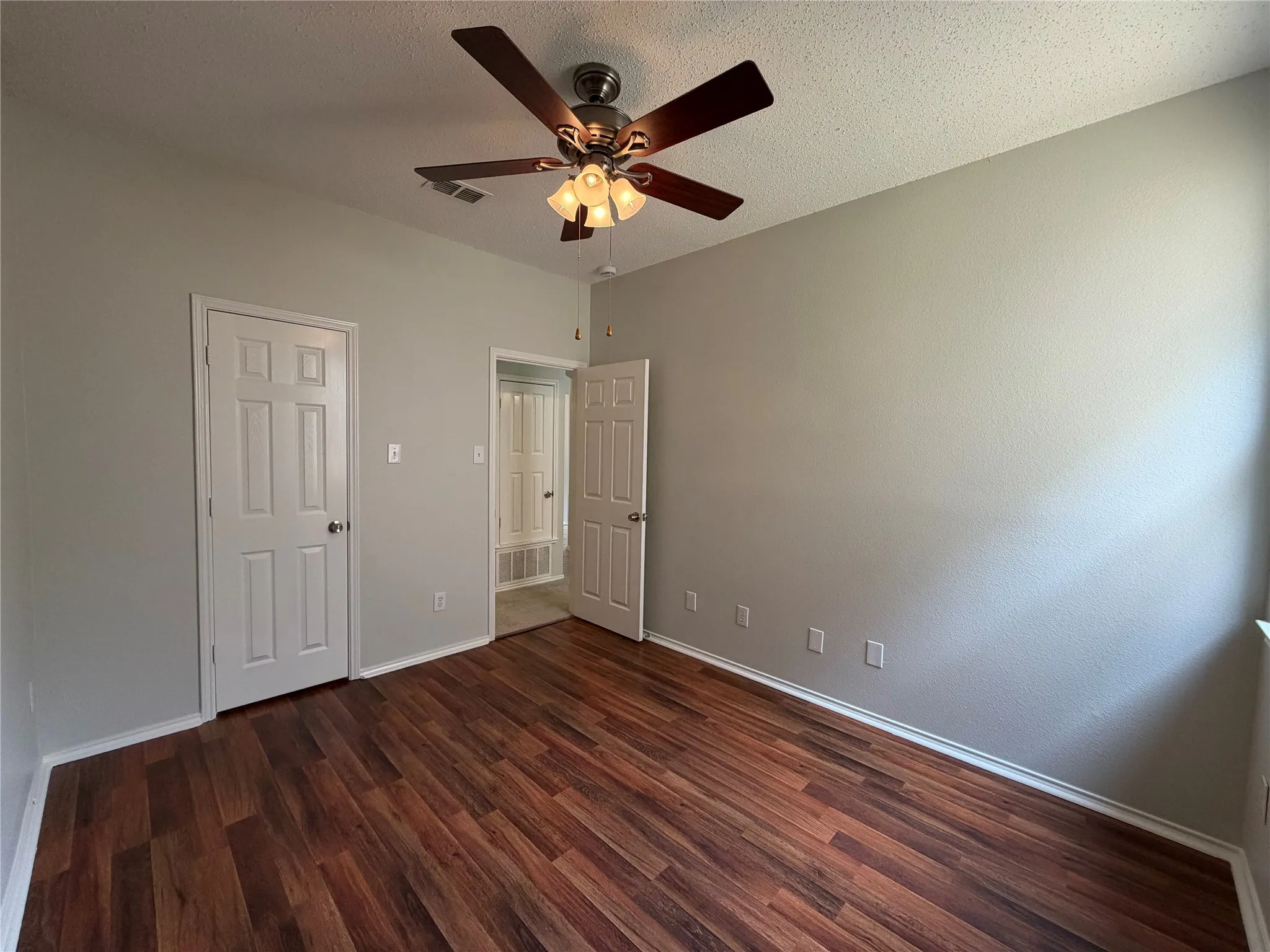 Single Family Residence For Sale in Tarrant County , 12609 Black Cherry Lane, Fort Worth, Texas 76040, 3 Bedroom, 2 Bathroom, 2 Garage spaces, 1,711 Sqft, built in 1999, mls#21370693, Real Estate Agent in Fort Worth, Homes For Sale in Tarrant county, Homes For Sale in Fort Worth, Realtor in Fort Worth Texas, Real Estate Brokerage Independent Realty Texas, Luminita Cordes Realtor