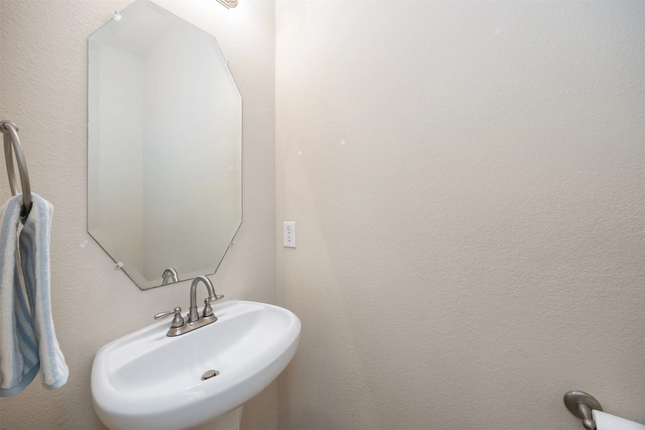 Single Family Residence For Rent in Collin County , 13260 Box Elder Lane, Frisco, Texas 75035, 5 Bedroom, 4 Bathroom, 2 Garage spaces, 3,831 Sqft, built in 2007, mls#21370688, Real Estate Agent in Frisco, Homes For Rent in Collin county, Homes For Rent in Frisco, Realtor in Frisco Texas, Real Estate Brokerage Independent Realty Texas, Luminita Cordes Realtor