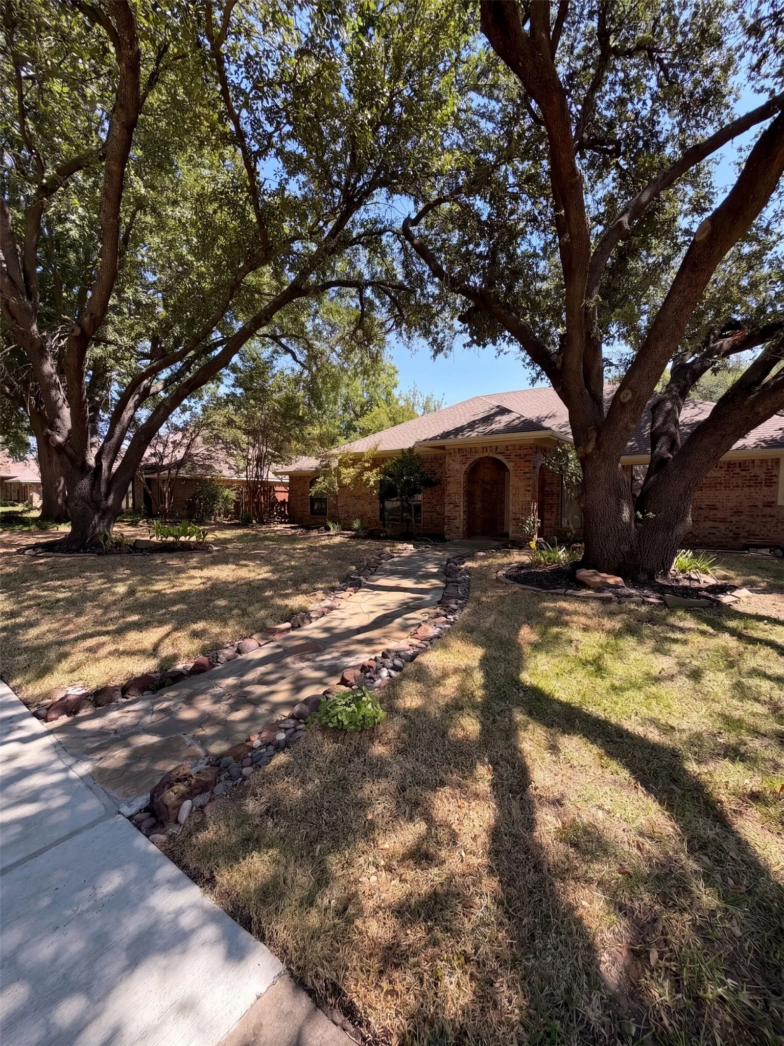 Single Family Residence For Sale in Collin County , 3924 Mesa Drive, Plano, Texas 75074, 3 Bedroom, 3 Bathroom, 2 Garage spaces, 2,449 Sqft, built in 1983, mls#21370694, Real Estate Agent in Plano, Homes For Sale in Collin county, Homes For Sale in Plano, Realtor in Plano Texas, Real Estate Brokerage Independent Realty Texas, Luminita Cordes Realtor