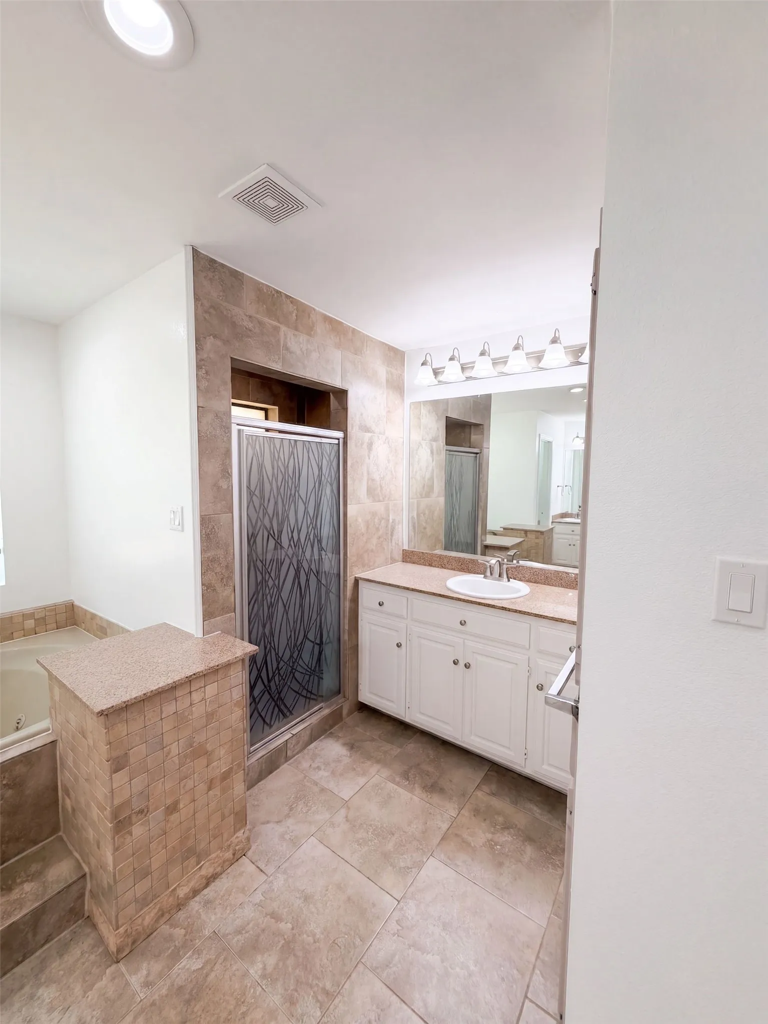 Single Family Residence For Sale in Collin County , 3924 Mesa Drive, Plano, Texas 75074, 3 Bedroom, 3 Bathroom, 2 Garage spaces, 2,449 Sqft, built in 1983, mls#21370694, Real Estate Agent in Plano, Homes For Sale in Collin county, Homes For Sale in Plano, Realtor in Plano Texas, Real Estate Brokerage Independent Realty Texas, Luminita Cordes Realtor