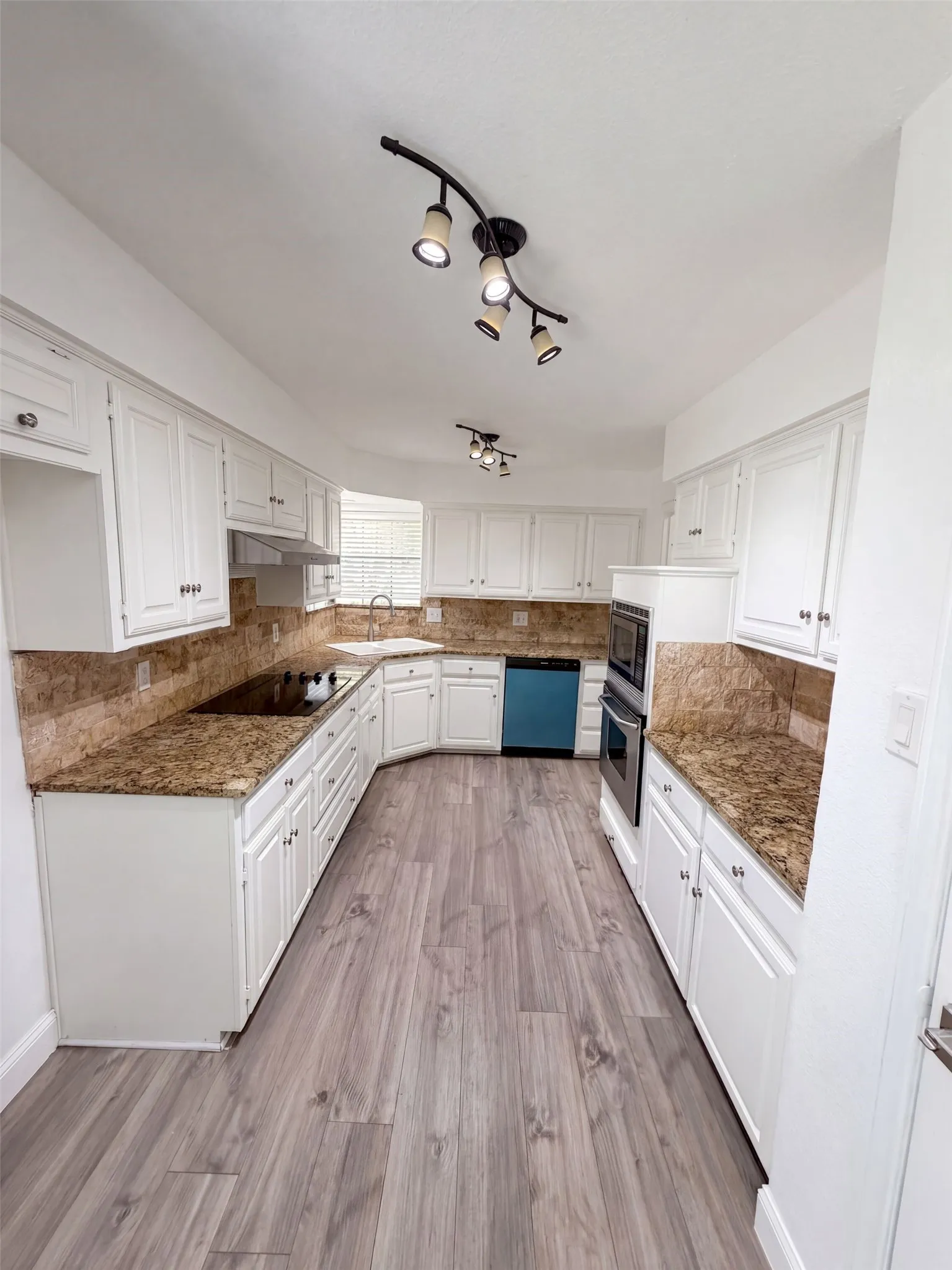 Single Family Residence For Sale in Collin County , 3924 Mesa Drive, Plano, Texas 75074, 3 Bedroom, 3 Bathroom, 2 Garage spaces, 2,449 Sqft, built in 1983, mls#21370694, Real Estate Agent in Plano, Homes For Sale in Collin county, Homes For Sale in Plano, Realtor in Plano Texas, Real Estate Brokerage Independent Realty Texas, Luminita Cordes Realtor