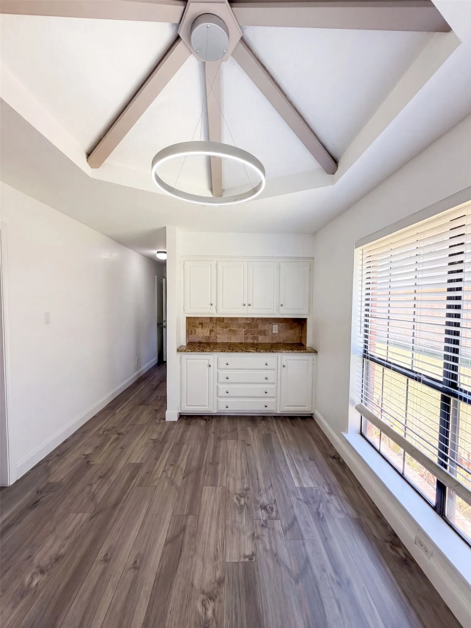 Single Family Residence For Sale in Collin County , 3924 Mesa Drive, Plano, Texas 75074, 3 Bedroom, 3 Bathroom, 2 Garage spaces, 2,449 Sqft, built in 1983, mls#21370694, Real Estate Agent in Plano, Homes For Sale in Collin county, Homes For Sale in Plano, Realtor in Plano Texas, Real Estate Brokerage Independent Realty Texas, Luminita Cordes Realtor