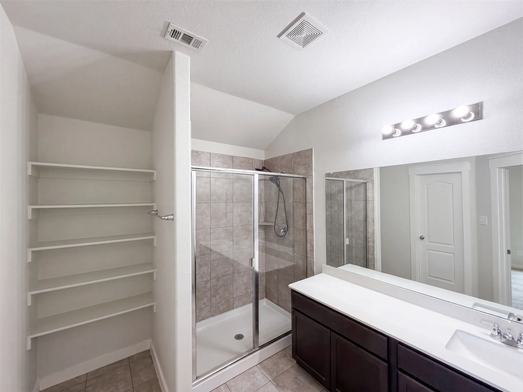 Single Family Residence For Sale in Tarrant County , 8956 Devonshire Drive, Fort Worth, Texas 76131, 5 Bedroom, 3 Bathroom, 2 Garage spaces, 2,111 Sqft, built in 2019, mls#21370695, Real Estate Agent in Fort Worth, Homes For Sale in Tarrant county, Homes For Sale in Fort Worth, Realtor in Fort Worth Texas, Real Estate Brokerage Independent Realty Texas, Luminita Cordes Realtor