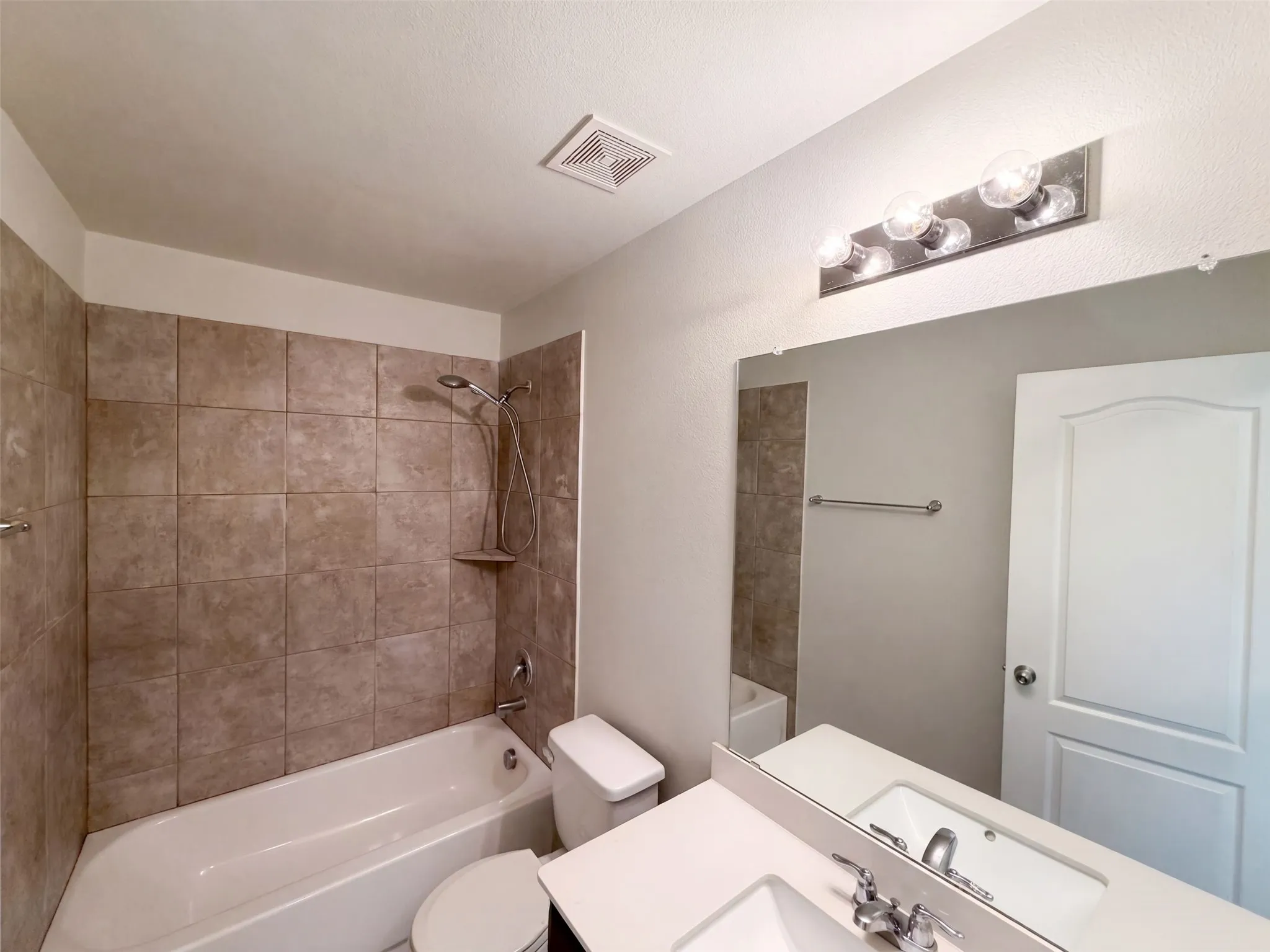 Single Family Residence For Sale in Tarrant County , 8956 Devonshire Drive, Fort Worth, Texas 76131, 5 Bedroom, 3 Bathroom, 2 Garage spaces, 2,111 Sqft, built in 2019, mls#21370695, Real Estate Agent in Fort Worth, Homes For Sale in Tarrant county, Homes For Sale in Fort Worth, Realtor in Fort Worth Texas, Real Estate Brokerage Independent Realty Texas, Luminita Cordes Realtor