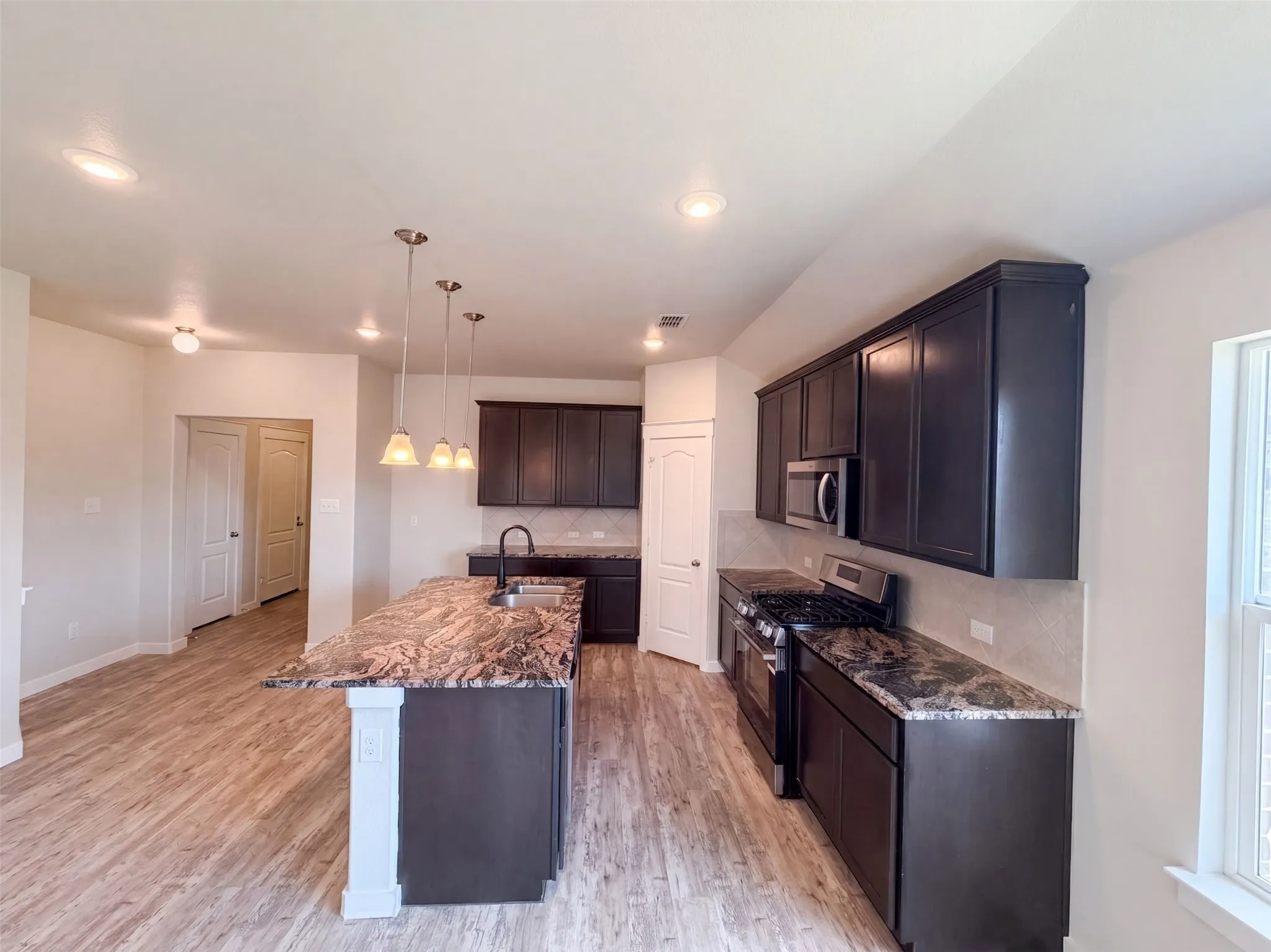 Single Family Residence For Sale in Tarrant County , 8956 Devonshire Drive, Fort Worth, Texas 76131, 5 Bedroom, 3 Bathroom, 2 Garage spaces, 2,111 Sqft, built in 2019, mls#21370695, Real Estate Agent in Fort Worth, Homes For Sale in Tarrant county, Homes For Sale in Fort Worth, Realtor in Fort Worth Texas, Real Estate Brokerage Independent Realty Texas, Luminita Cordes Realtor