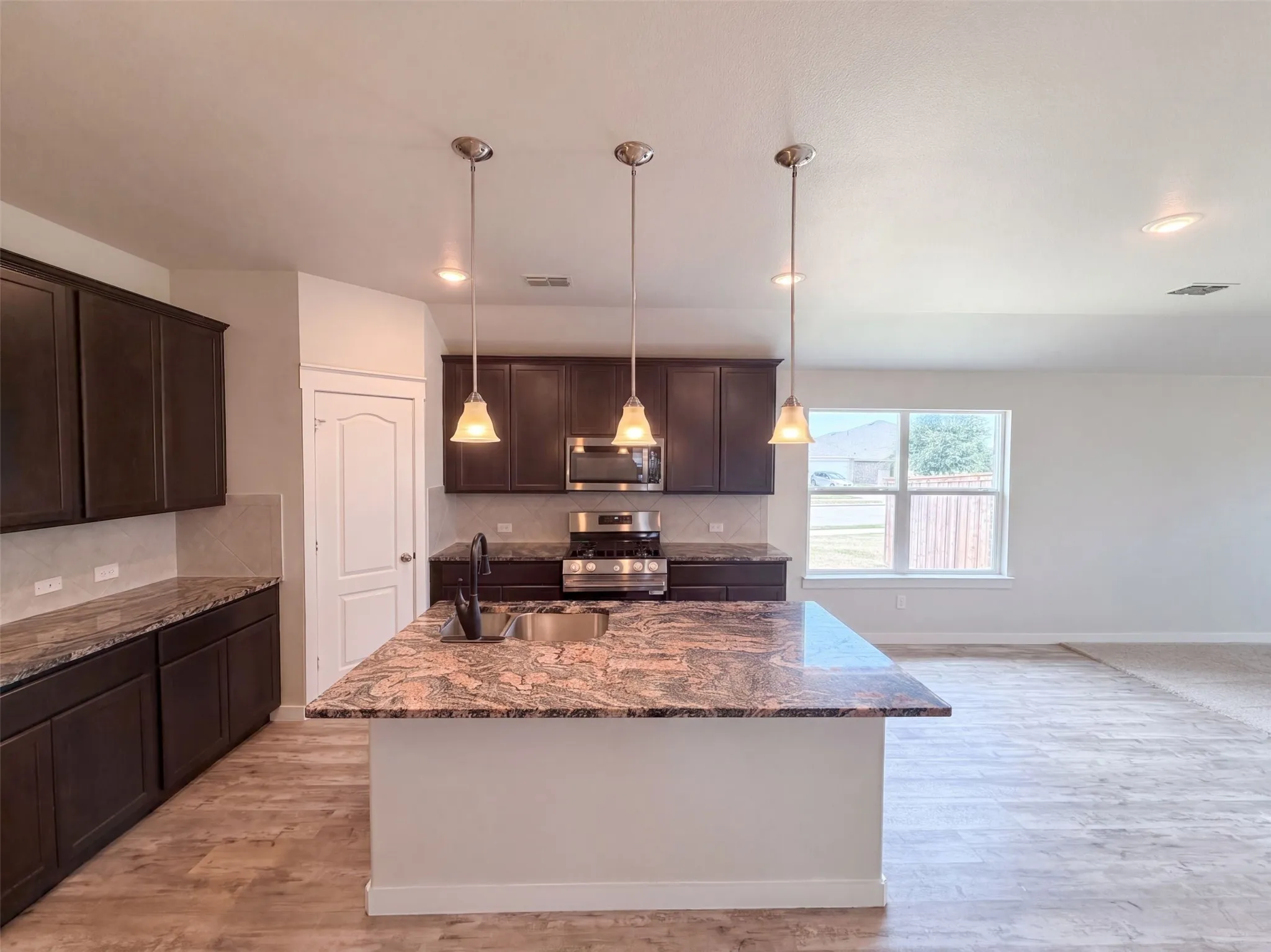 Single Family Residence For Sale in Tarrant County , 8956 Devonshire Drive, Fort Worth, Texas 76131, 5 Bedroom, 3 Bathroom, 2 Garage spaces, 2,111 Sqft, built in 2019, mls#21370695, Real Estate Agent in Fort Worth, Homes For Sale in Tarrant county, Homes For Sale in Fort Worth, Realtor in Fort Worth Texas, Real Estate Brokerage Independent Realty Texas, Luminita Cordes Realtor