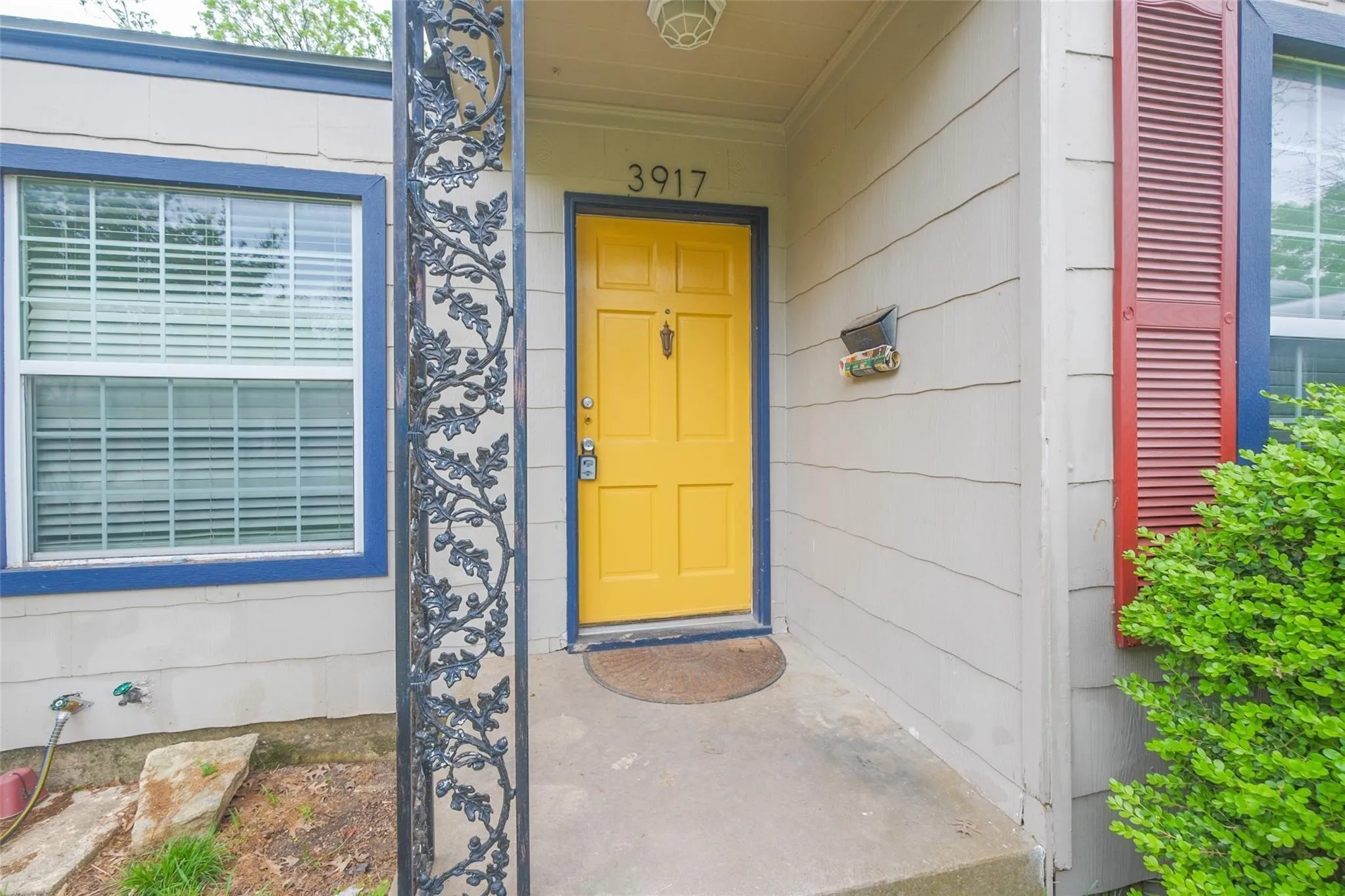 Duplex For Rent in Tarrant County , 3917 Dexter Avenue, Fort Worth, Texas 76107, 2 Bedroom, 1 Bathroom, Garage spaces, 754 Sqft, built in 1944, mls#21370697, Real Estate Agent in Fort Worth, Homes For Rent in Tarrant county, Homes For Rent in Fort Worth, Realtor in Fort Worth Texas, Real Estate Brokerage Independent Realty Texas, Luminita Cordes Realtor