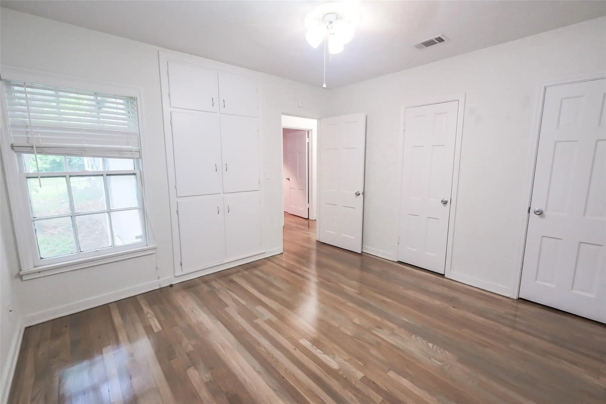 Duplex For Rent in Tarrant County , 3917 Dexter Avenue, Fort Worth, Texas 76107, 2 Bedroom, 1 Bathroom, Garage spaces, 754 Sqft, built in 1944, mls#21370697, Real Estate Agent in Fort Worth, Homes For Rent in Tarrant county, Homes For Rent in Fort Worth, Realtor in Fort Worth Texas, Real Estate Brokerage Independent Realty Texas, Luminita Cordes Realtor