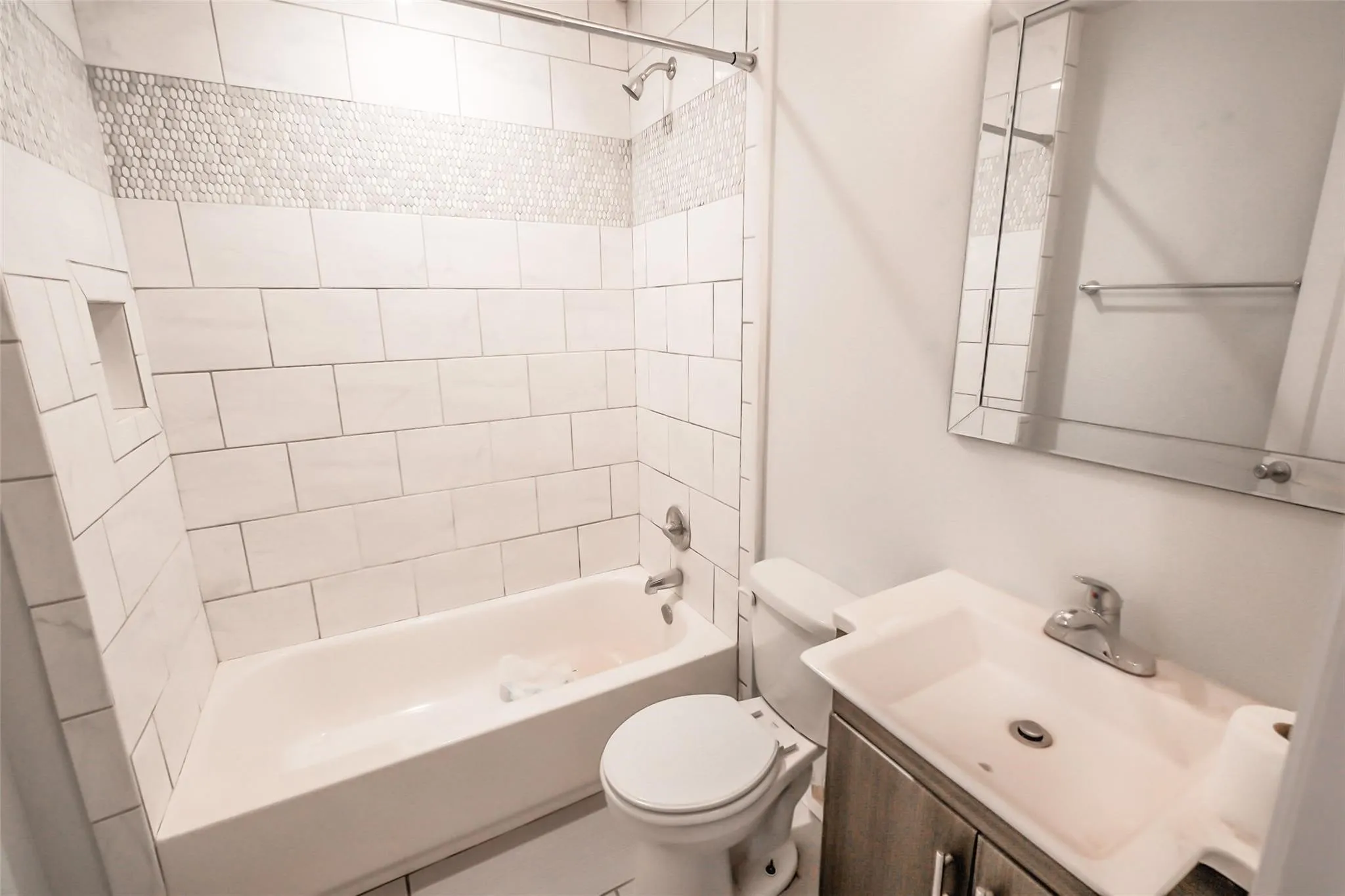 Duplex For Rent in Tarrant County , 3917 Dexter Avenue, Fort Worth, Texas 76107, 2 Bedroom, 1 Bathroom, Garage spaces, 754 Sqft, built in 1944, mls#21370697, Real Estate Agent in Fort Worth, Homes For Rent in Tarrant county, Homes For Rent in Fort Worth, Realtor in Fort Worth Texas, Real Estate Brokerage Independent Realty Texas, Luminita Cordes Realtor