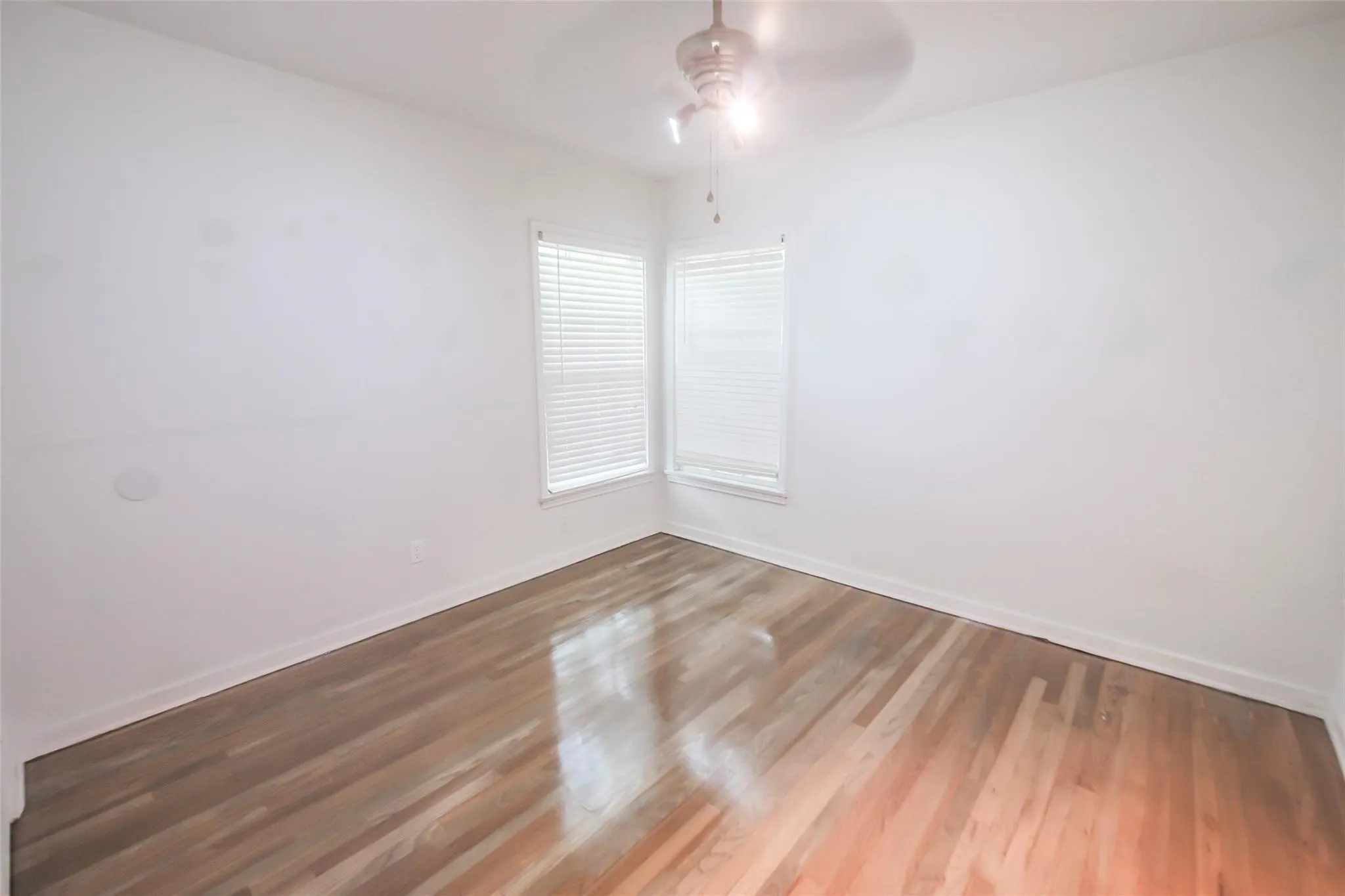 Duplex For Rent in Tarrant County , 3917 Dexter Avenue, Fort Worth, Texas 76107, 2 Bedroom, 1 Bathroom, Garage spaces, 754 Sqft, built in 1944, mls#21370697, Real Estate Agent in Fort Worth, Homes For Rent in Tarrant county, Homes For Rent in Fort Worth, Realtor in Fort Worth Texas, Real Estate Brokerage Independent Realty Texas, Luminita Cordes Realtor