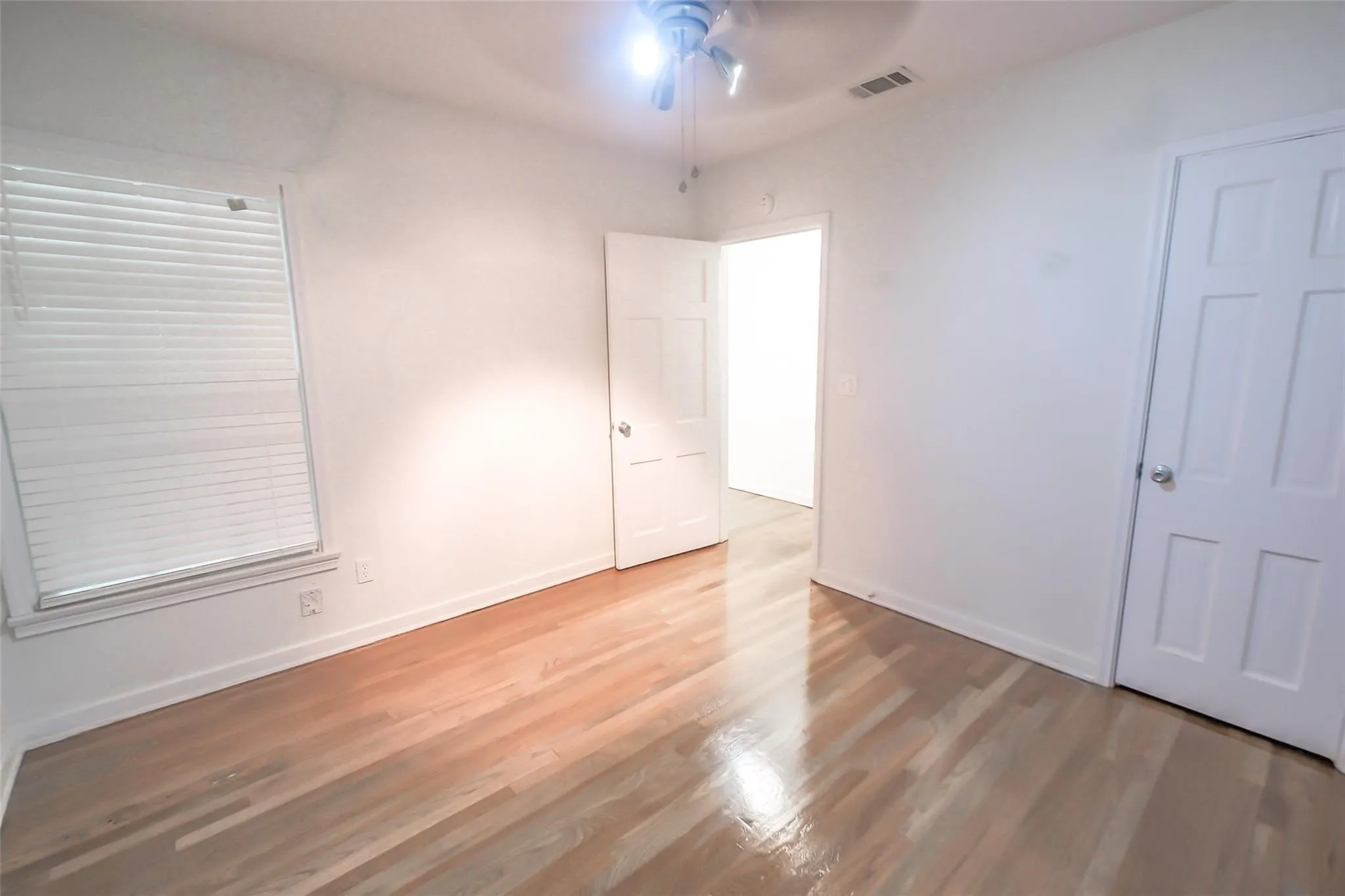 Duplex For Rent in Tarrant County , 3917 Dexter Avenue, Fort Worth, Texas 76107, 2 Bedroom, 1 Bathroom, Garage spaces, 754 Sqft, built in 1944, mls#21370697, Real Estate Agent in Fort Worth, Homes For Rent in Tarrant county, Homes For Rent in Fort Worth, Realtor in Fort Worth Texas, Real Estate Brokerage Independent Realty Texas, Luminita Cordes Realtor