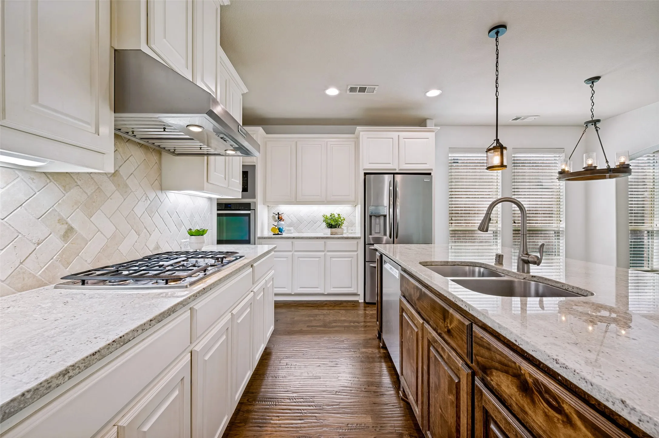Single Family Residence For Sale in Denton County , 8100 Paisley, The Colony, Texas 75056, 4 Bedroom, 4 Bathroom, 2 Garage spaces, 3,558 Sqft, built in 2013, mls#21365144, Real Estate Agent in The Colony, Homes For Sale in Denton county, Homes For Sale in The Colony, Realtor in The Colony Texas, Real Estate Brokerage Independent Realty Texas, Luminita Cordes Realtor