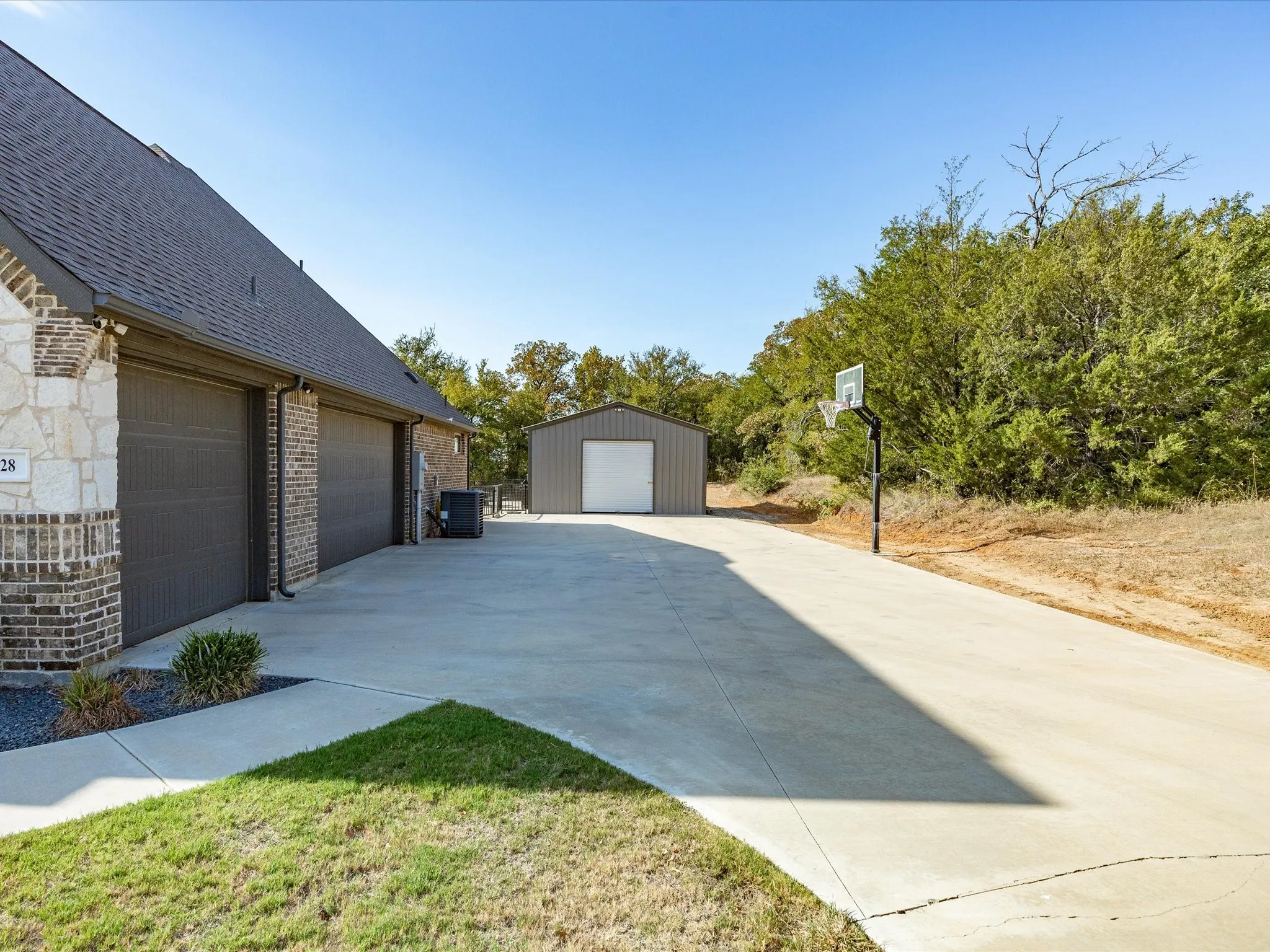 3 Car Garage
Basketball Goal