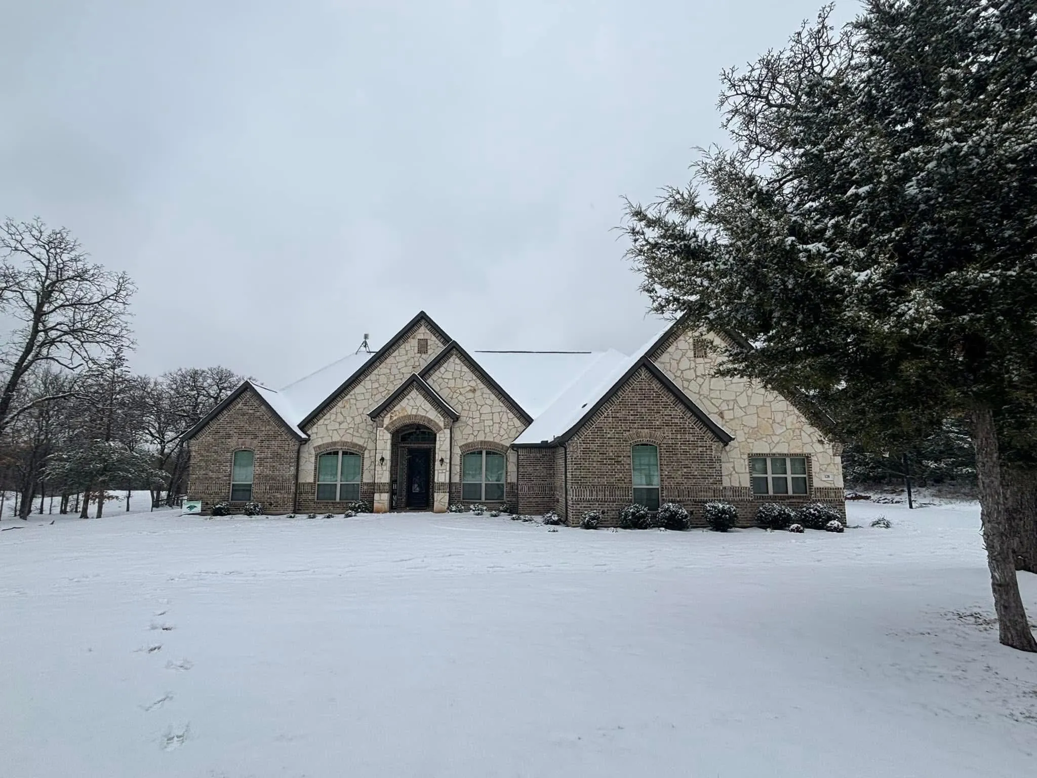 Single Family Residence For Sale in Wise County , 128 Paradise Oaks Court, Paradise, Texas 76073, 4 Bedroom, 3 Bathroom, 3 Garage spaces, 2,445 Sqft, built in 2020, mls#21368063, Real Estate Agent in Paradise, Homes For Sale in Wise county, Homes For Sale in Paradise, Realtor in Paradise Texas, Real Estate Brokerage Independent Realty Texas, Luminita Cordes Realtor