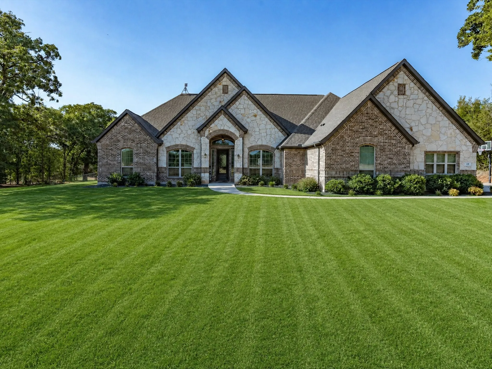 Single Family Residence For Sale in Wise County , 128 Paradise Oaks Court, Paradise, Texas 76073, 4 Bedroom, 3 Bathroom, 3 Garage spaces, 2,445 Sqft, built in 2020, mls#21368063, Real Estate Agent in Paradise, Homes For Sale in Wise county, Homes For Sale in Paradise, Realtor in Paradise Texas, Real Estate Brokerage Independent Realty Texas, Luminita Cordes Realtor
