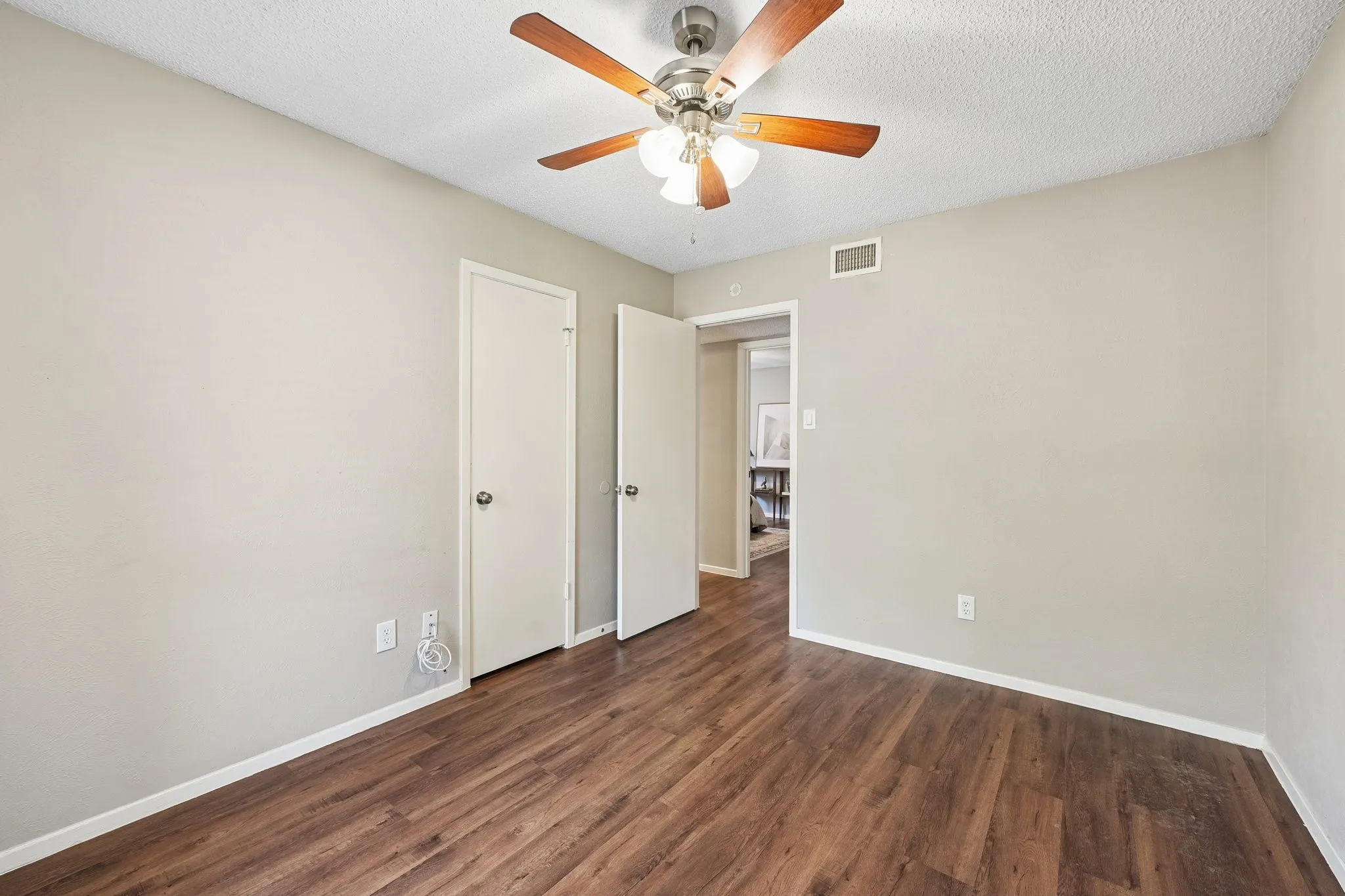 Single Family Residence For Sale in Tarrant County , 3408 Palomino Drive, Arlington, Texas 76017, 3 Bedroom, 2 Bathroom, 2 Garage spaces, 1,586 Sqft, built in 1980, mls#21370022, Real Estate Agent in Arlington, Homes For Sale in Tarrant county, Homes For Sale in Arlington, Realtor in Arlington Texas, Real Estate Brokerage Independent Realty Texas, Luminita Cordes Realtor